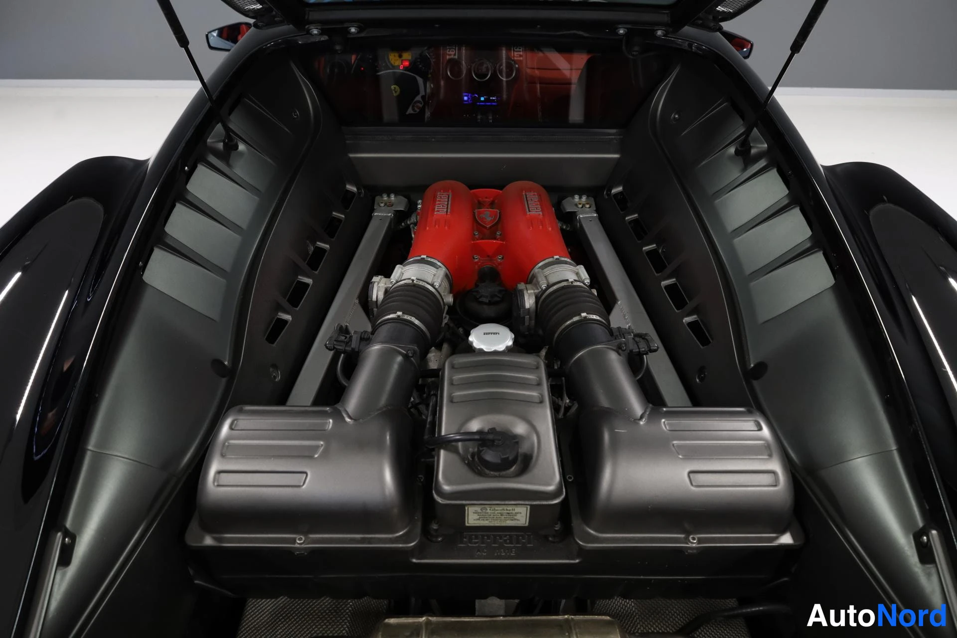 Musta Ferrari F430 2008, moottoritila, kuva 15