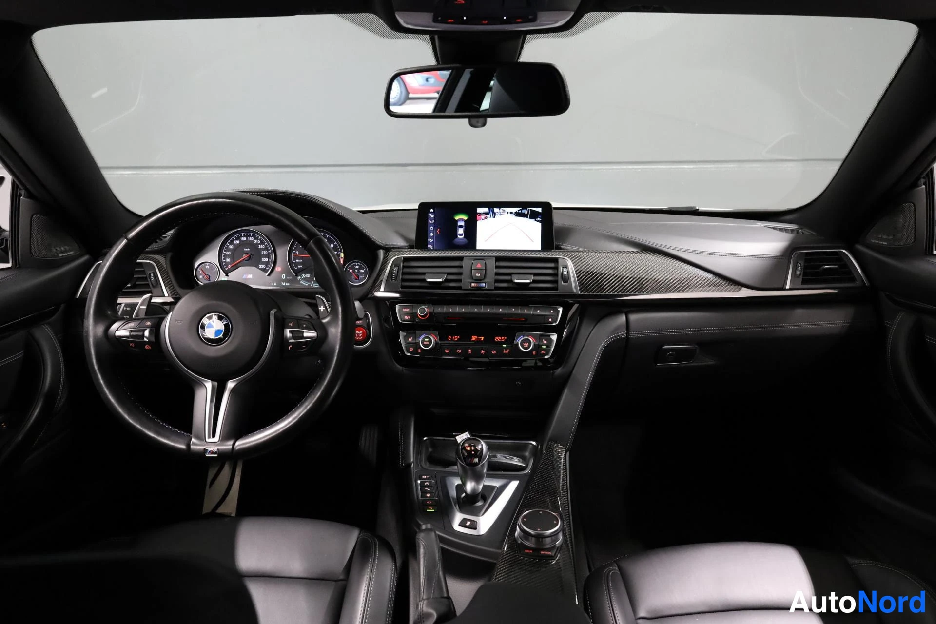 Valkoinen BMW M4 2019, ohjaamo, kuva 11
