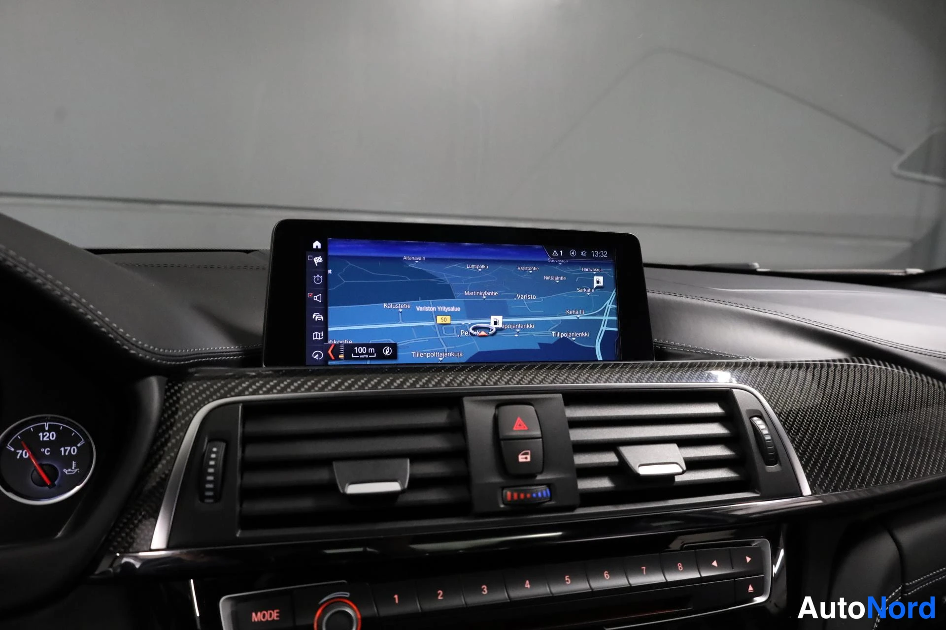 Valkoinen BMW M4 2019, ohjaamo, kuva 14