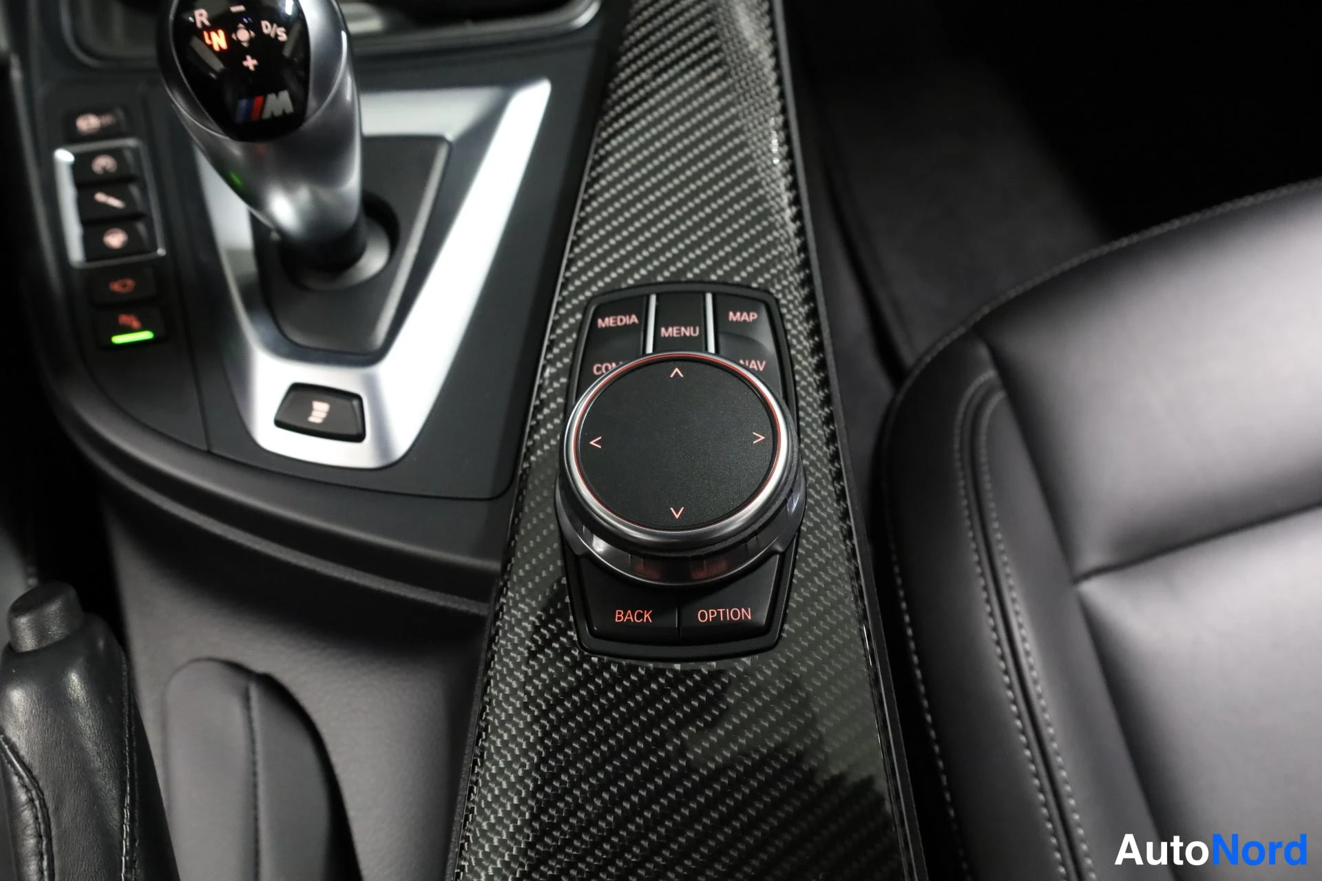 Valkoinen BMW M4 2019, yksityiskohta, kuva 30
