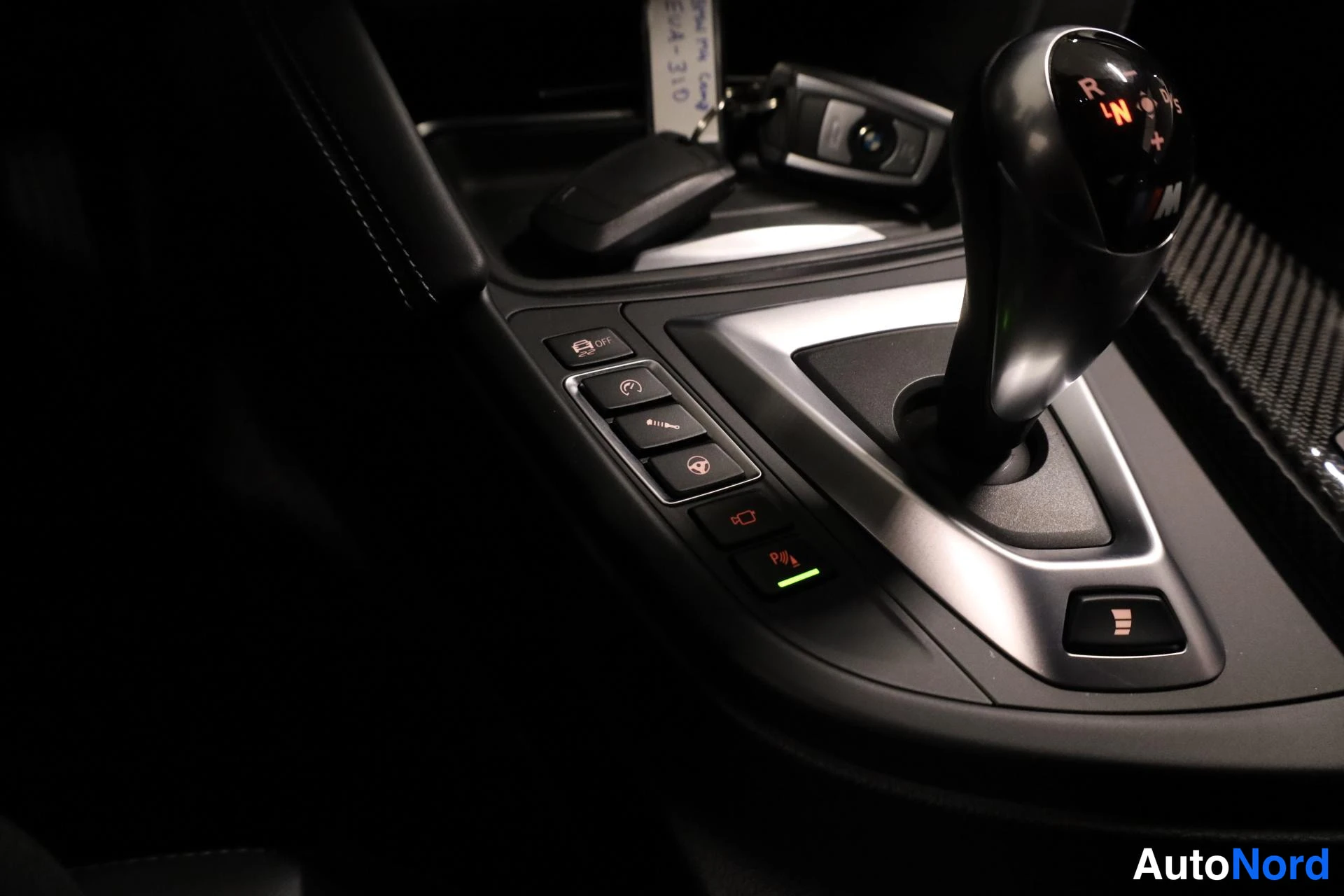 Valkoinen BMW M4 2019, yksityiskohta, kuva 35