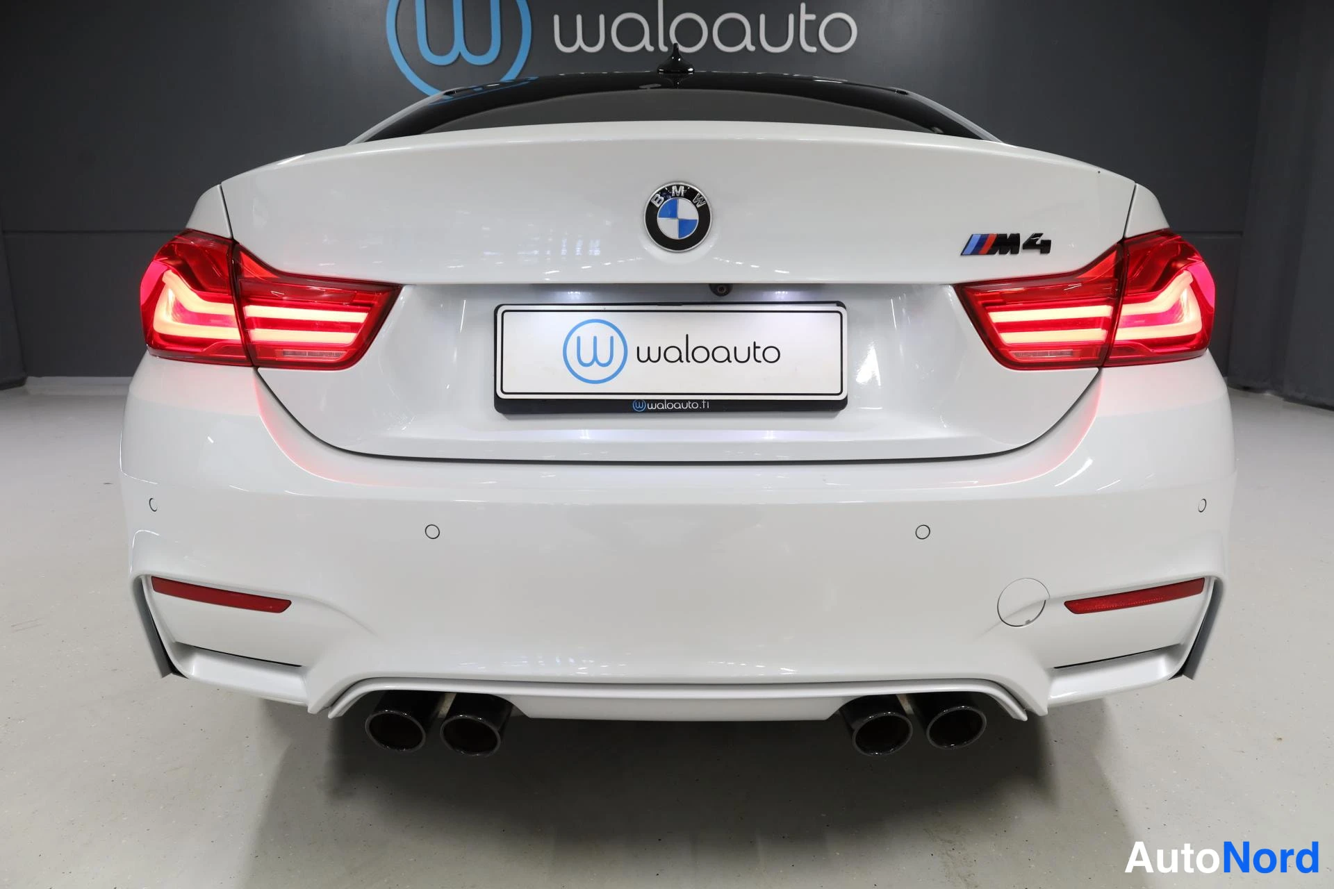 Valkoinen BMW M4 2019, takaa, kuva 9