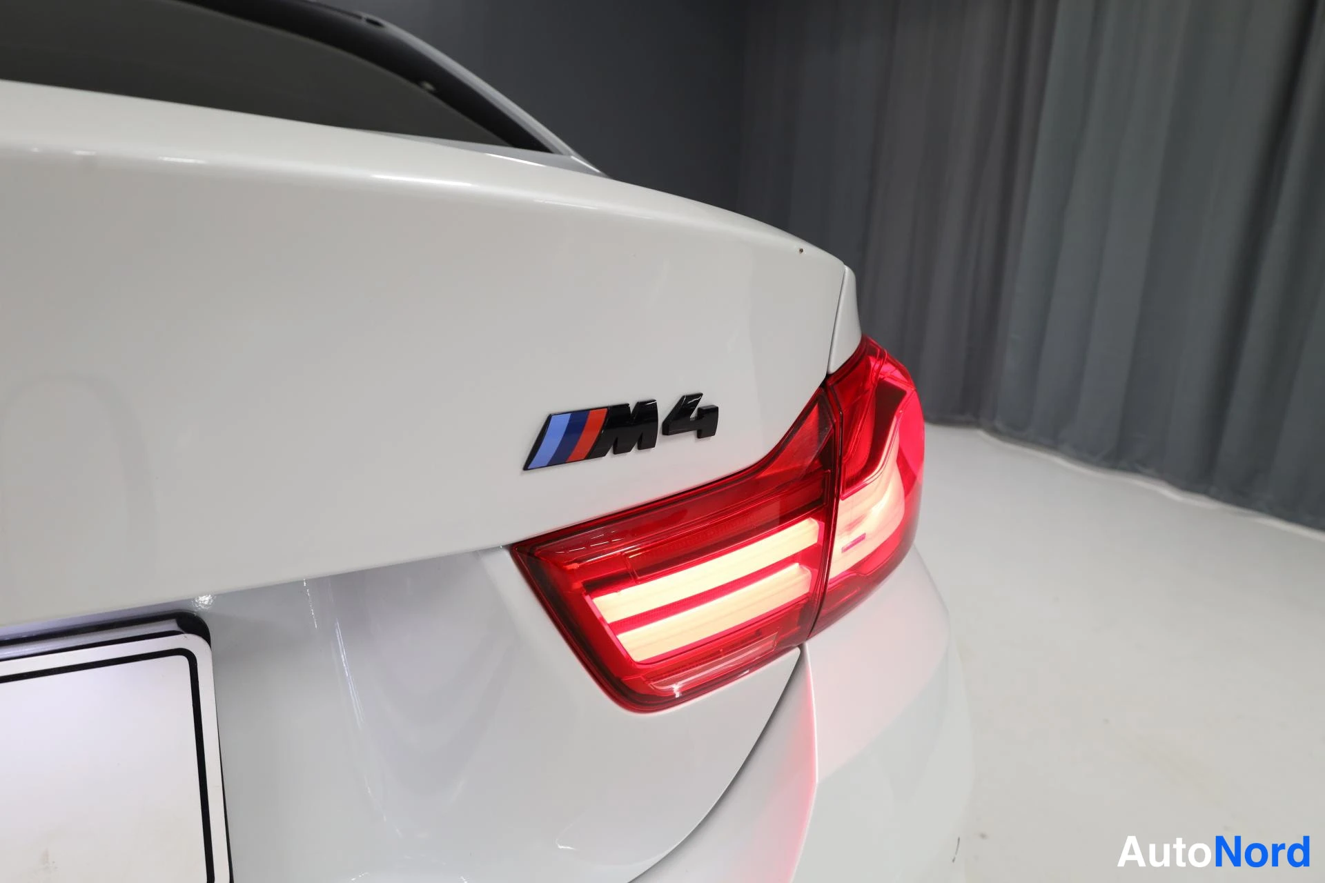 Valkoinen BMW M4 2019, yksityiskohta, kuva 20
