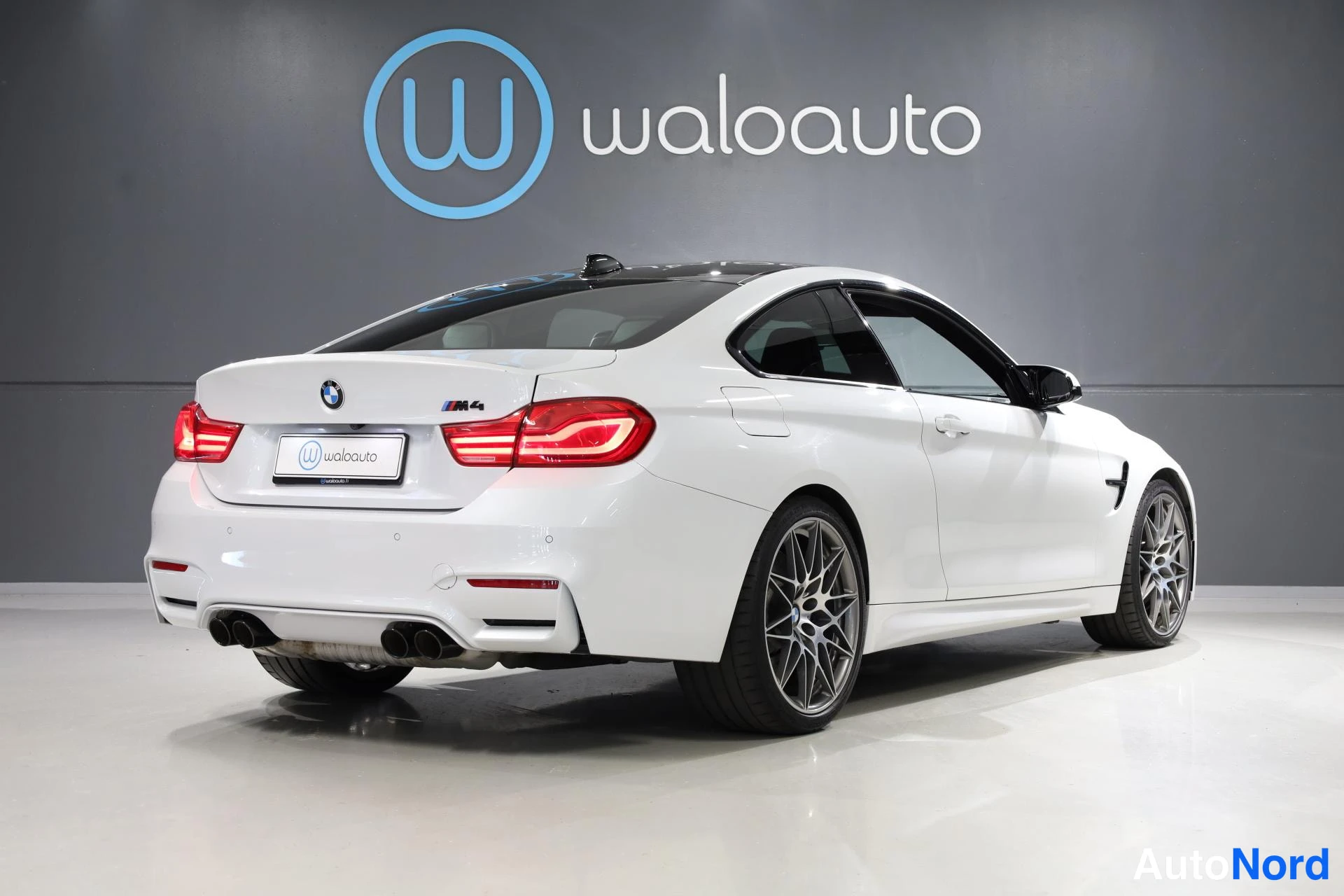 Valkoinen BMW M4 2019, takaviisto, kuva 7