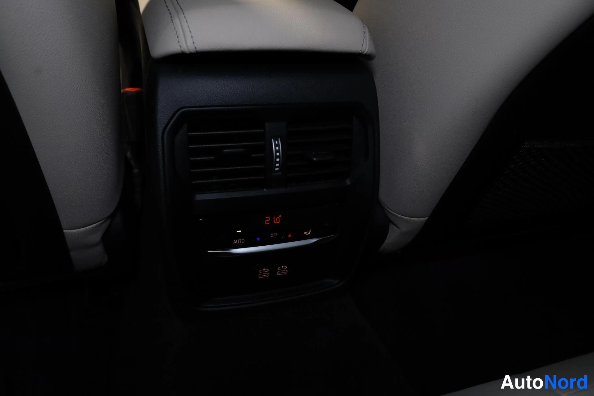 Musta BMW M340i xDrive 2023, yksityiskohta, kuva 32