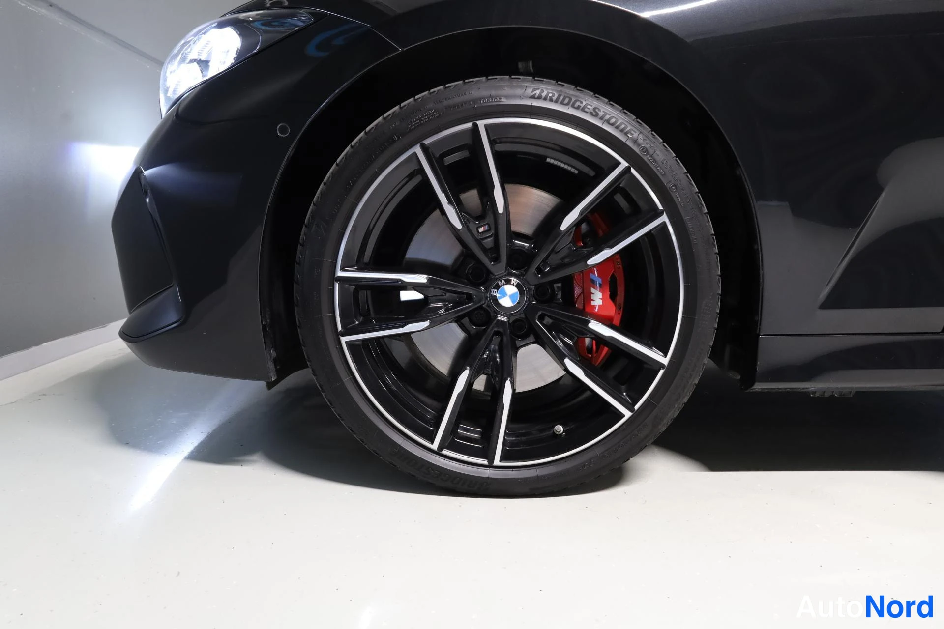 Musta BMW M340i xDrive 2023, yksityiskohta, kuva 31