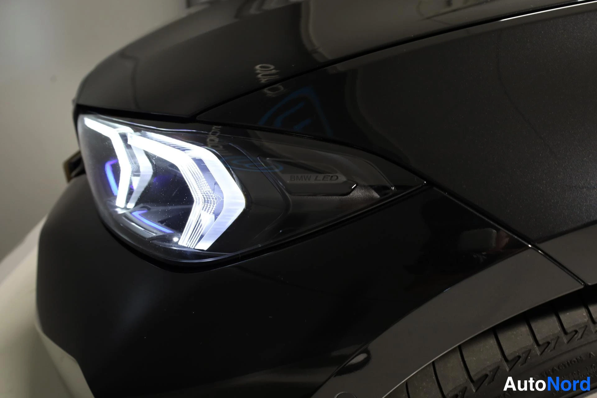 Musta BMW M340i xDrive 2023, yksityiskohta, kuva 16