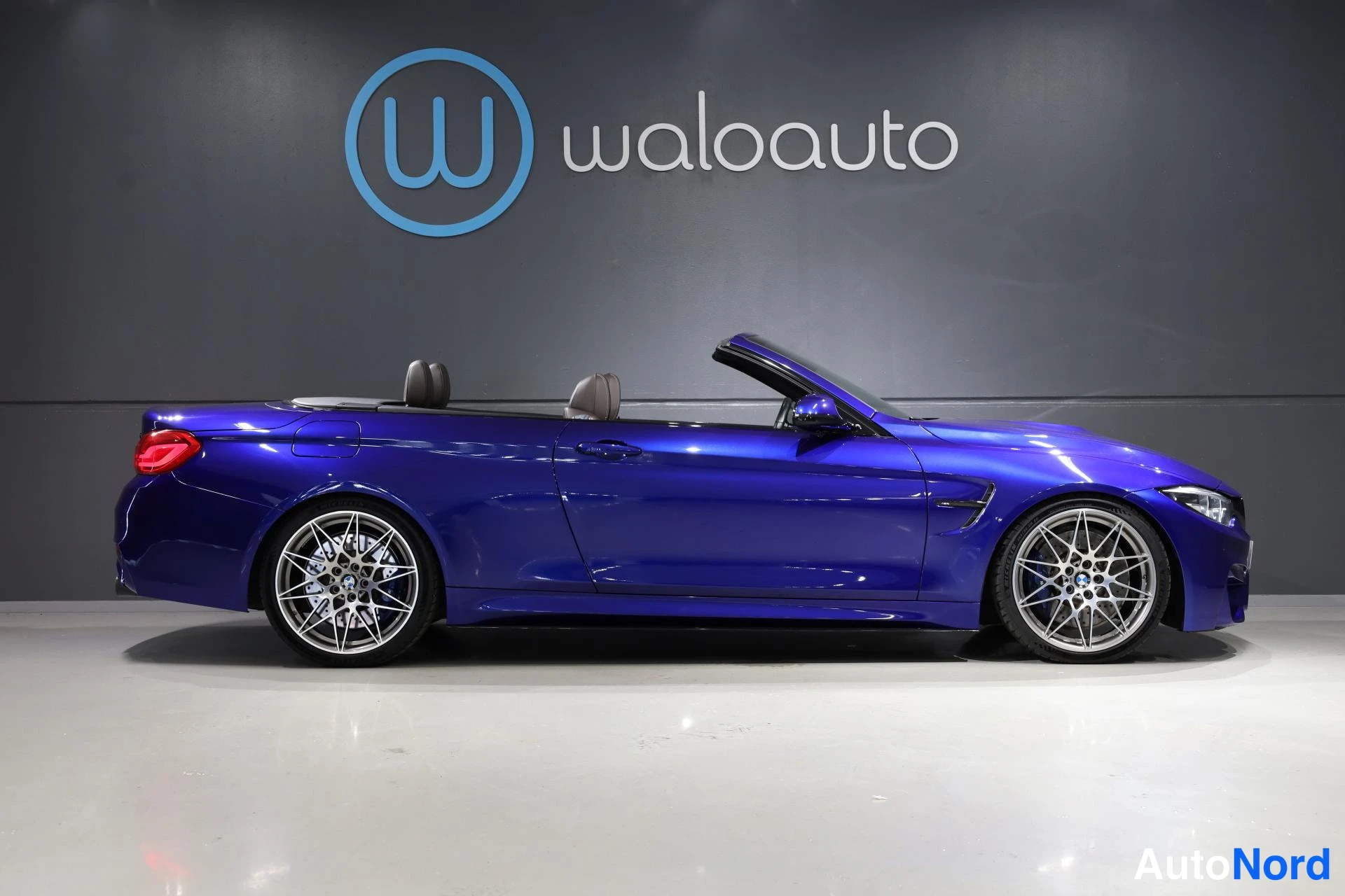 Sininen BMW M4 2017, sivulta, kuva 6