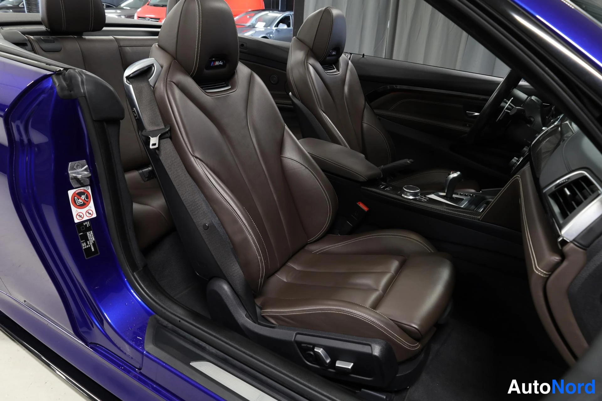 Sininen BMW M4 2017, etuistuimet, kuva 19