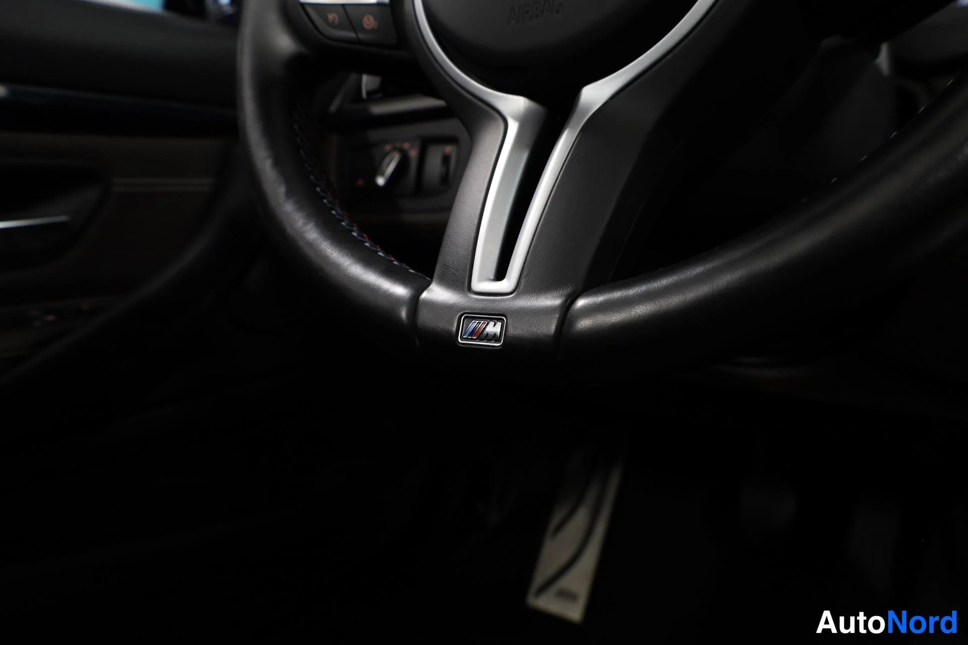 Sininen BMW M4 2017, yksityiskohta, kuva 26