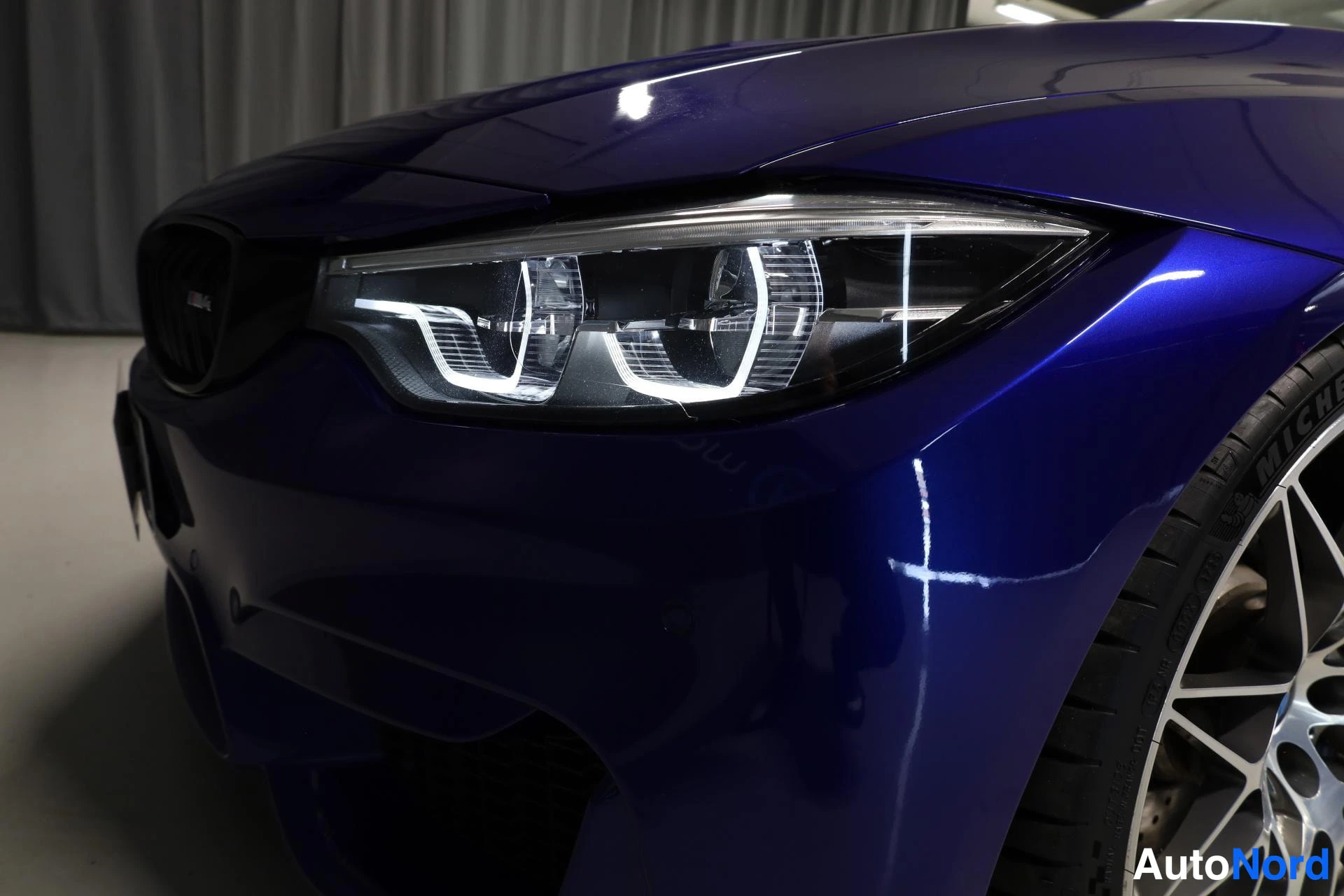 Sininen BMW M4 2017, yksityiskohta, kuva 36