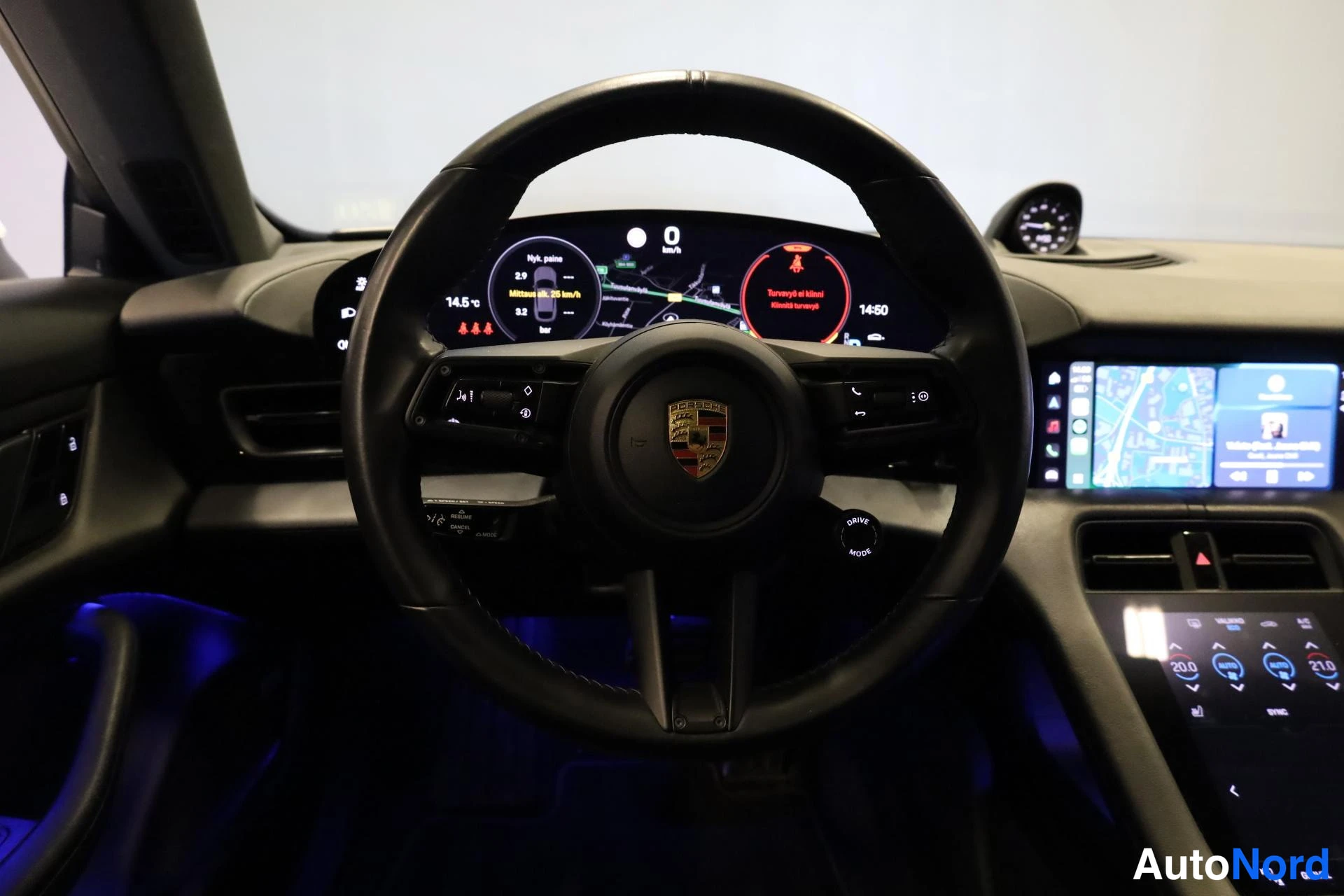 Valkoinen Porsche Taycan 2022, yksityiskohta, kuva 15