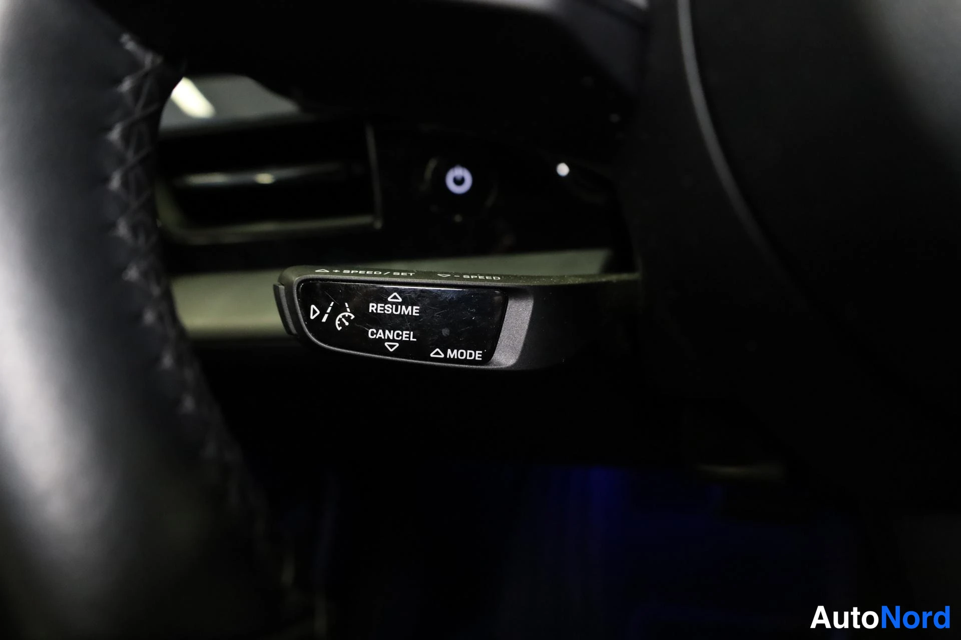 Valkoinen Porsche Taycan 2022, yksityiskohta, kuva 24