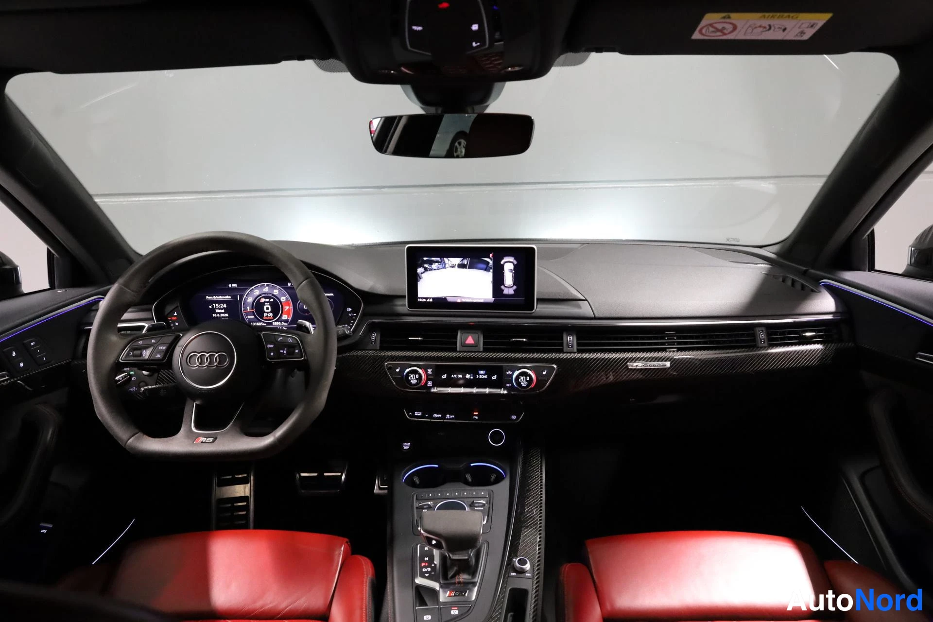 Musta Audi RS4 2018, ohjaamo, kuva 12