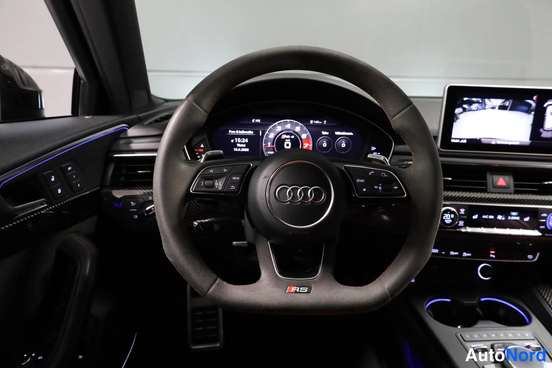 Musta Audi RS4 2018, ohjaamo, kuva 13