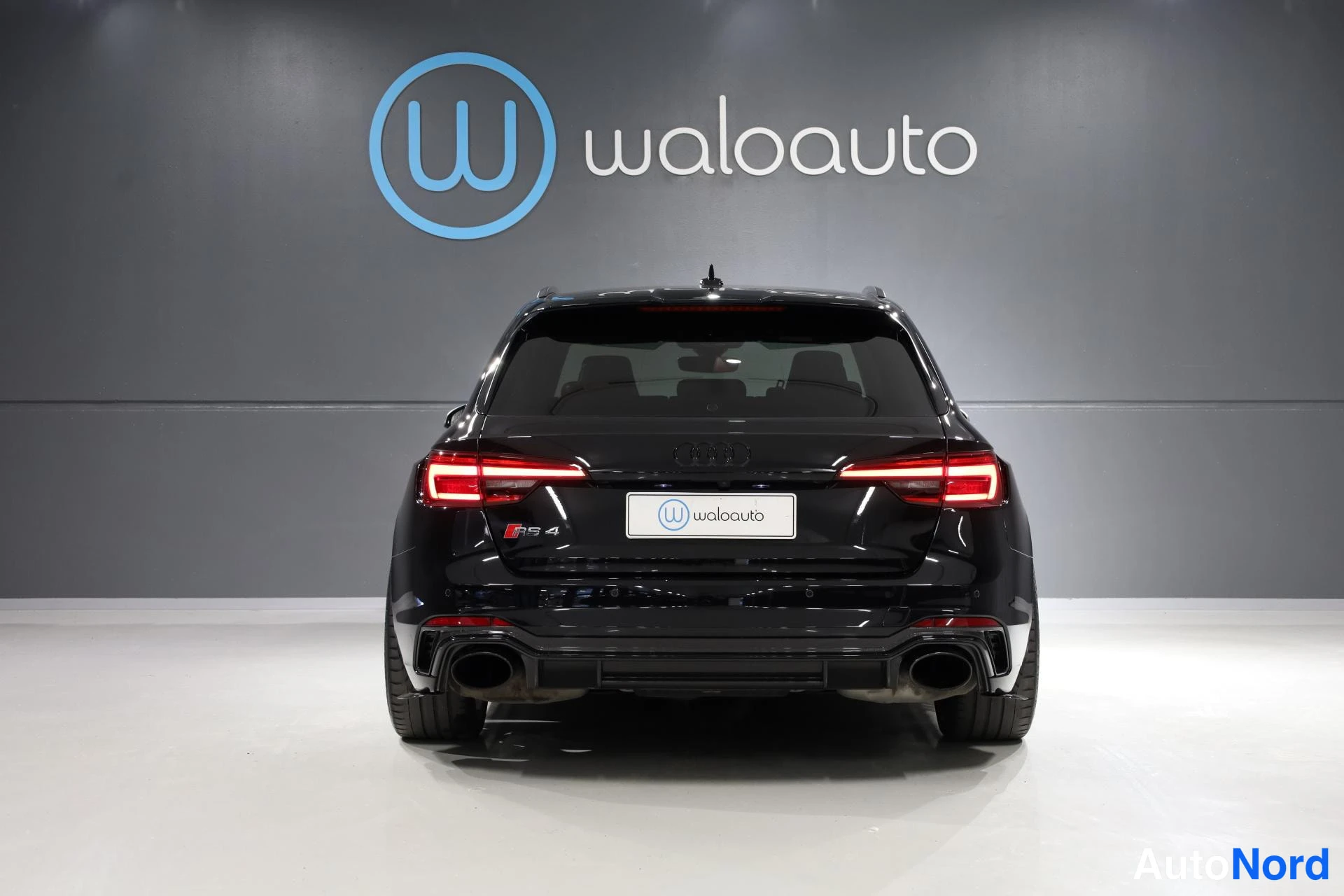 Musta Audi RS4 2018, takaa, kuva 10