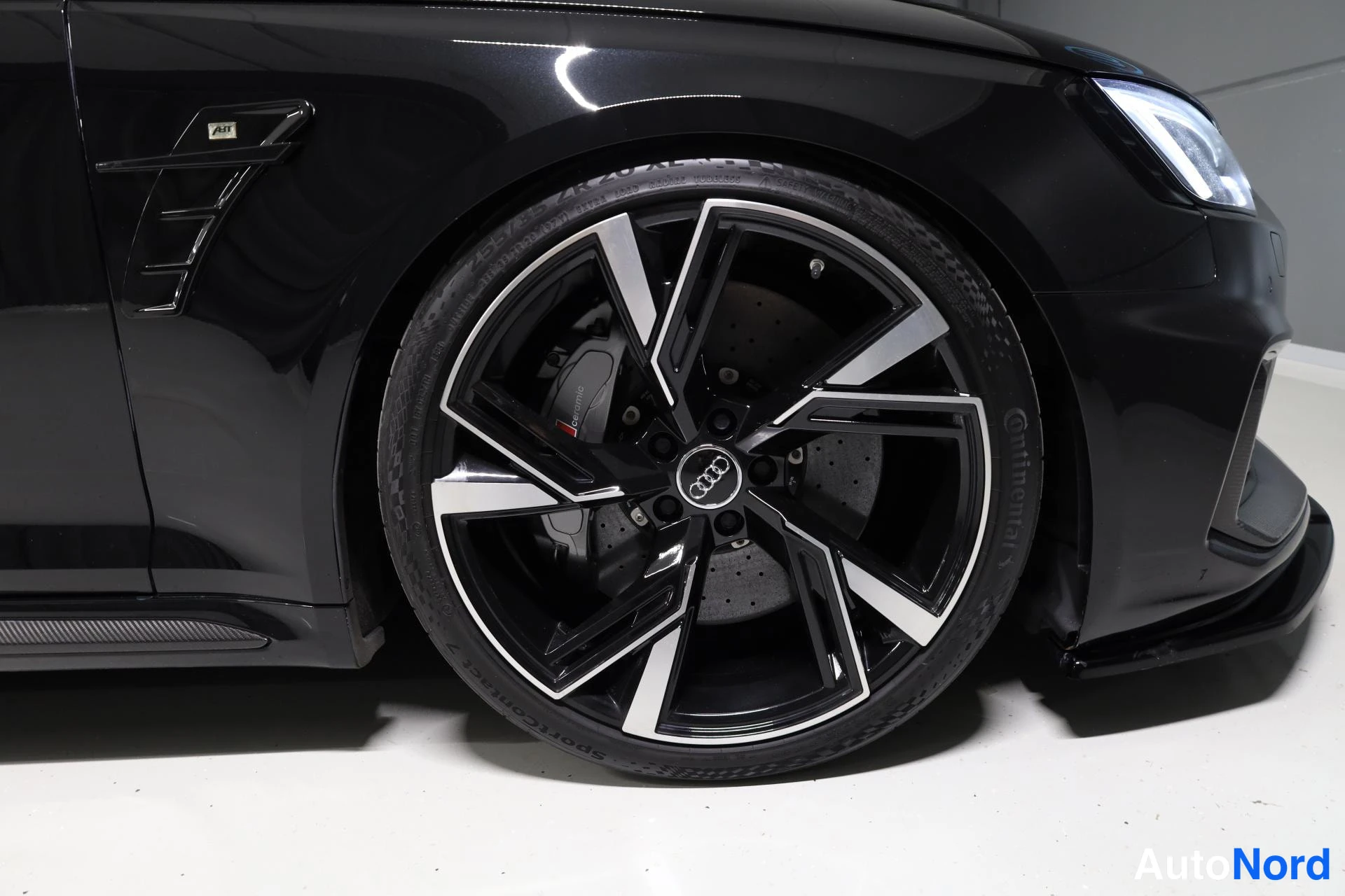 Musta Audi RS4 2018, yksityiskohta, kuva 32