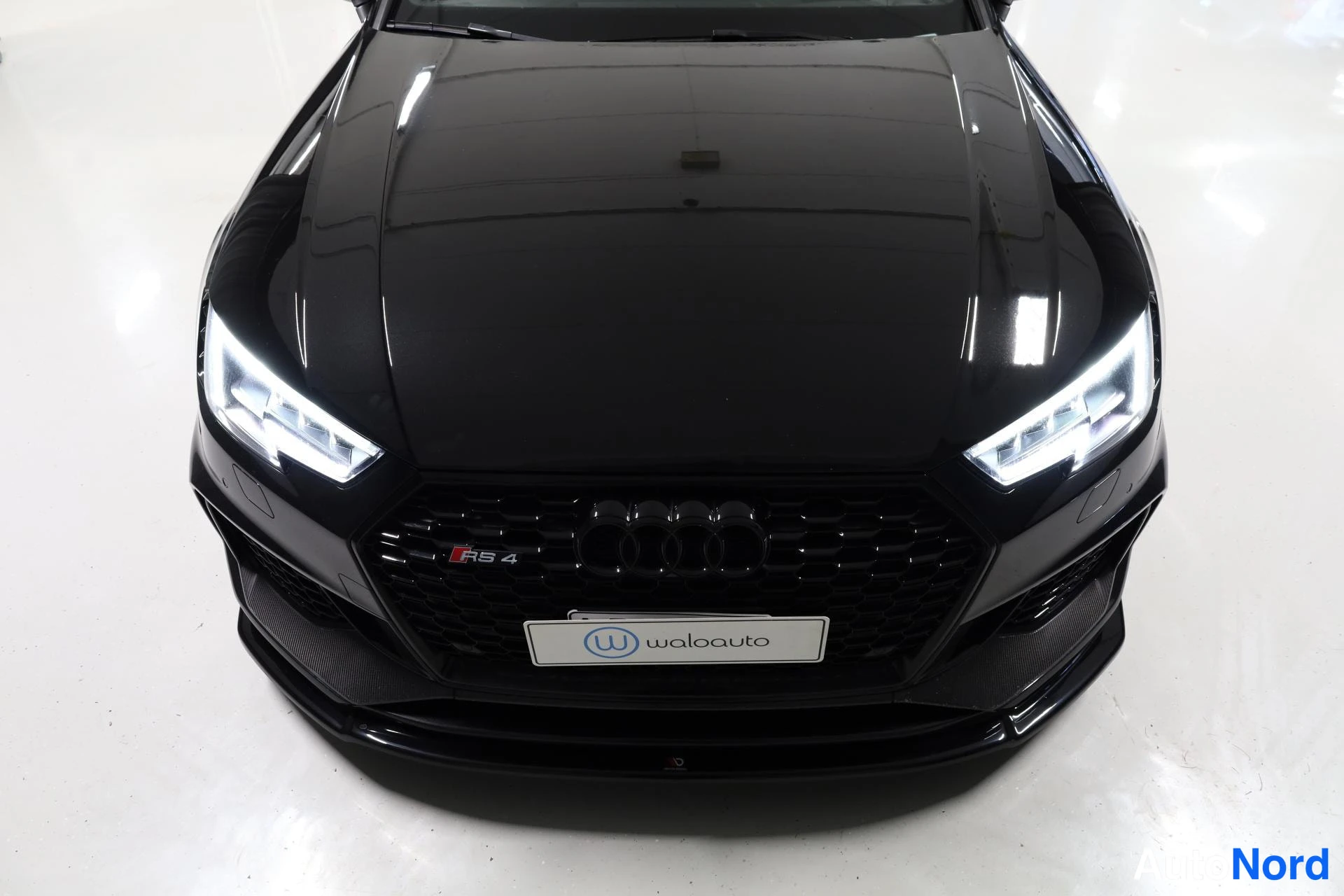 Musta Audi RS4 2018, edestä, kuva 5