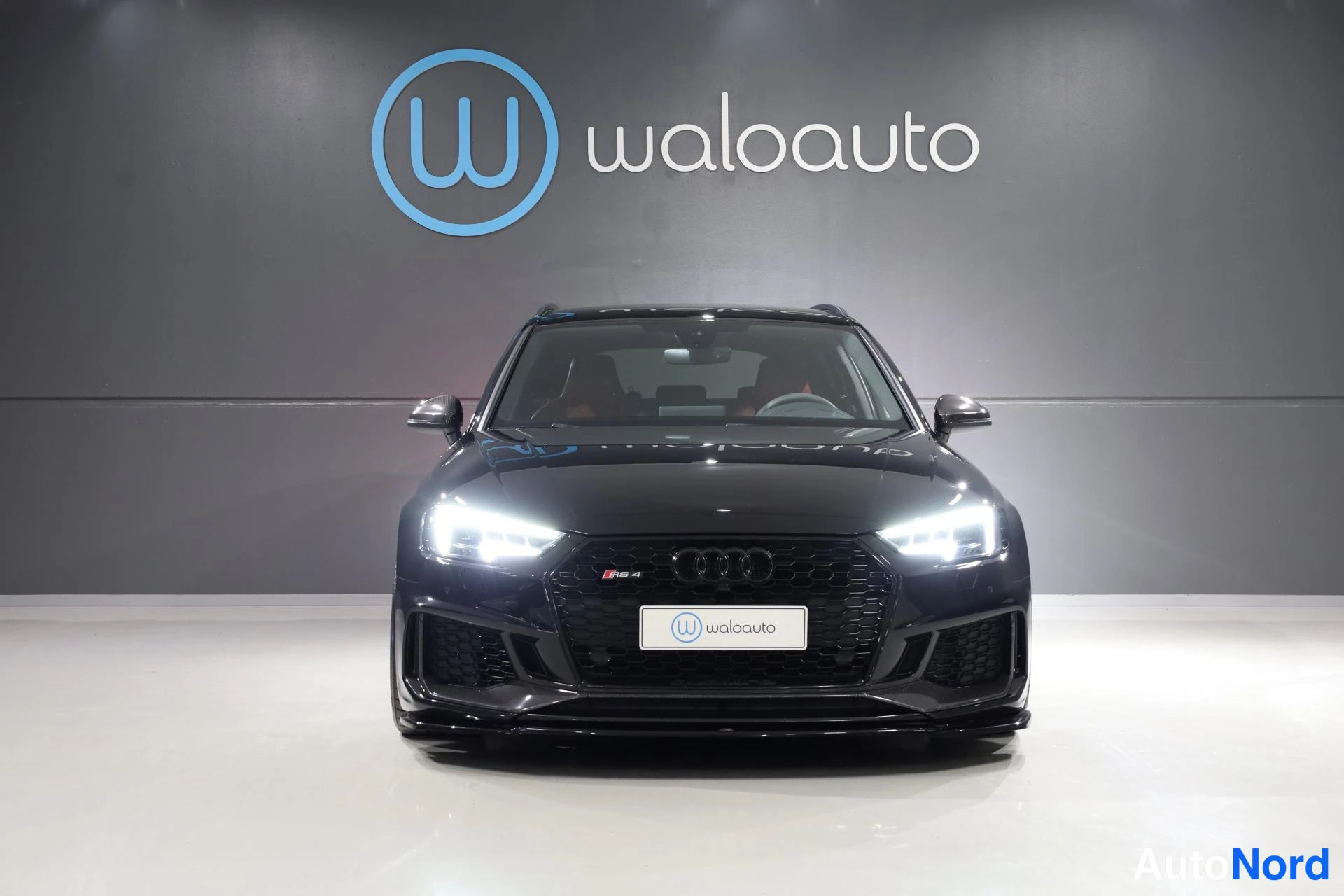 Musta Audi RS4 2018, edestä, kuva 6