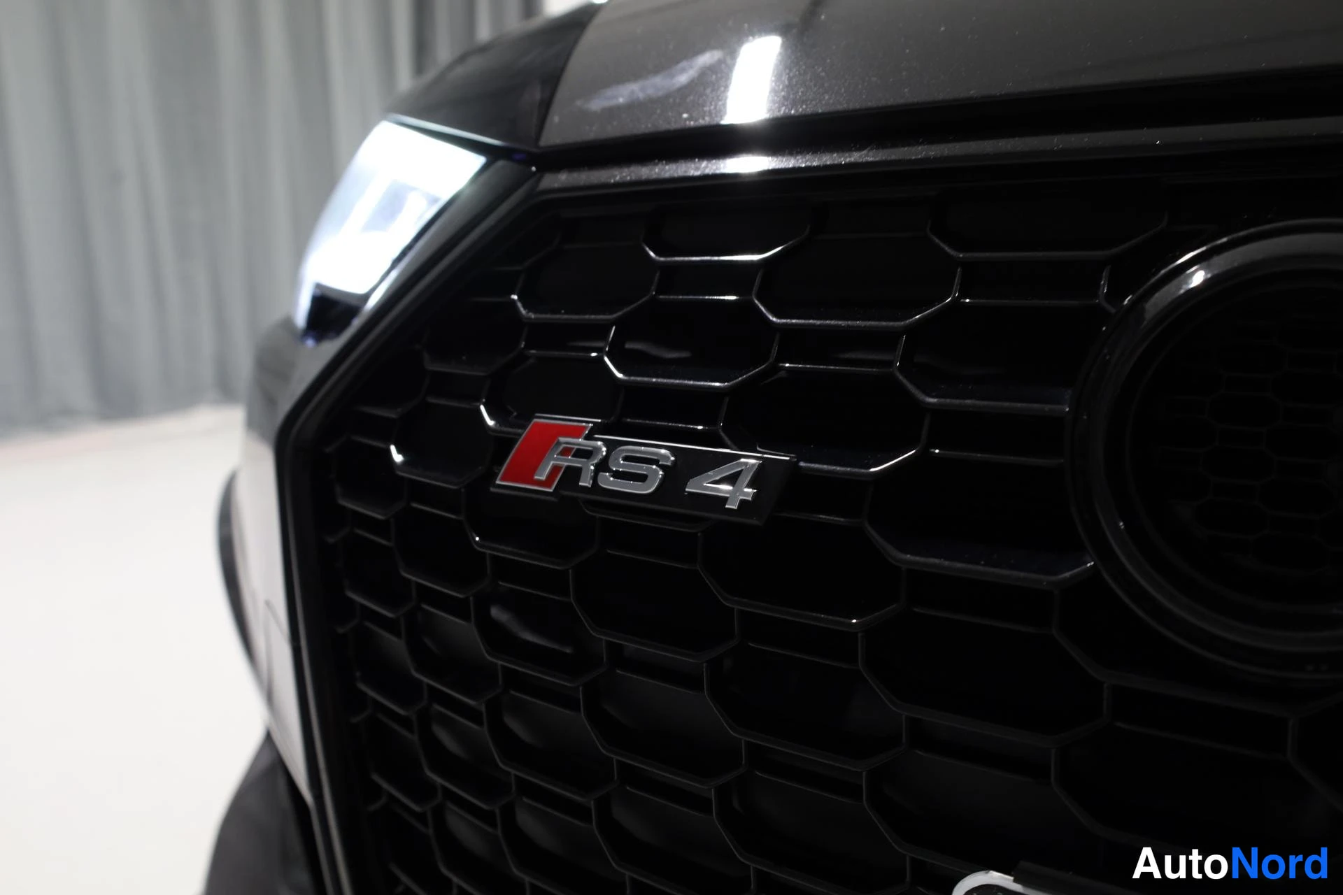 Musta Audi RS4 2018, yksityiskohta, kuva 18