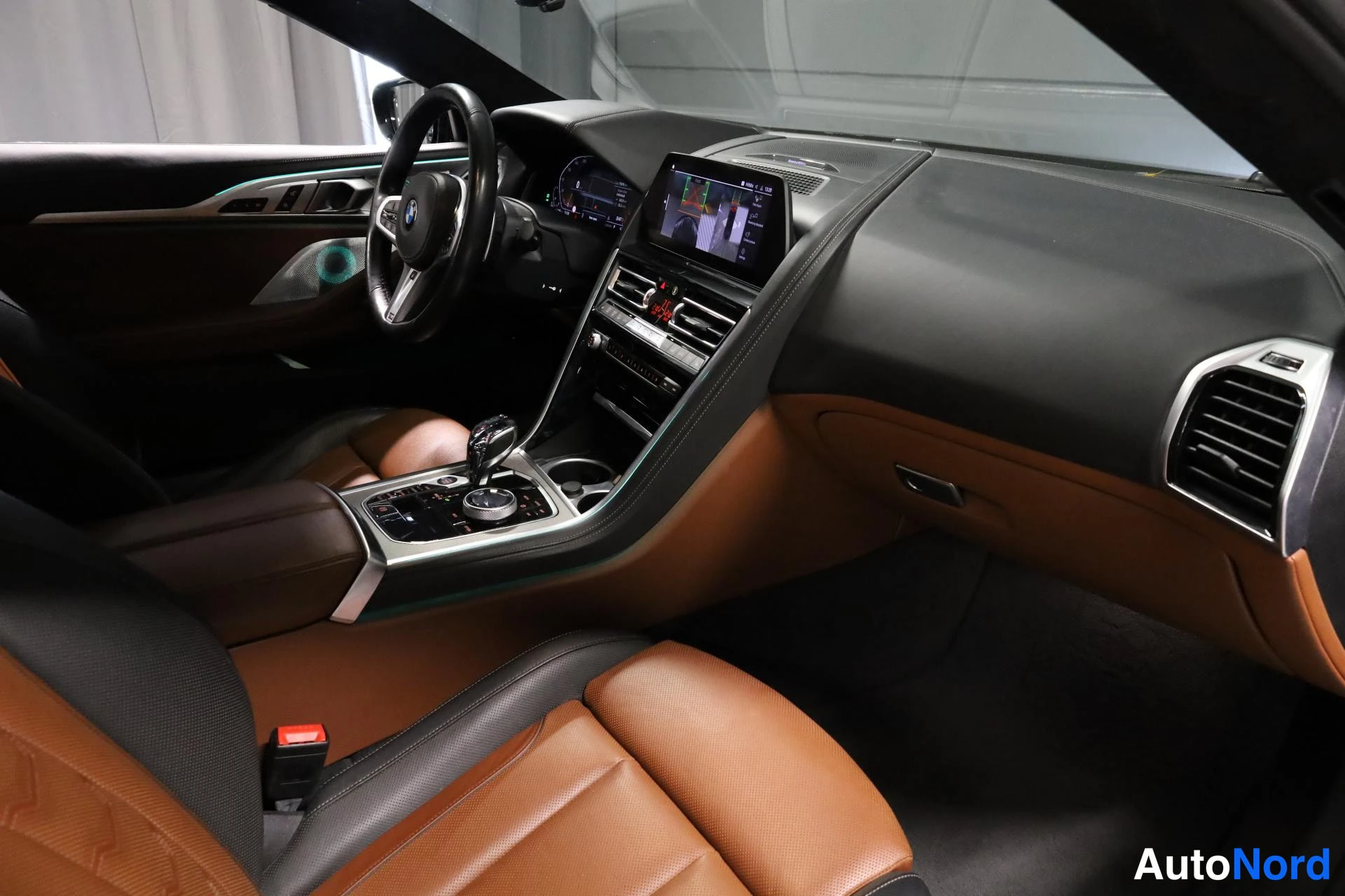 Musta BMW 840d xDrive 2019, ohjaamo, kuva 13