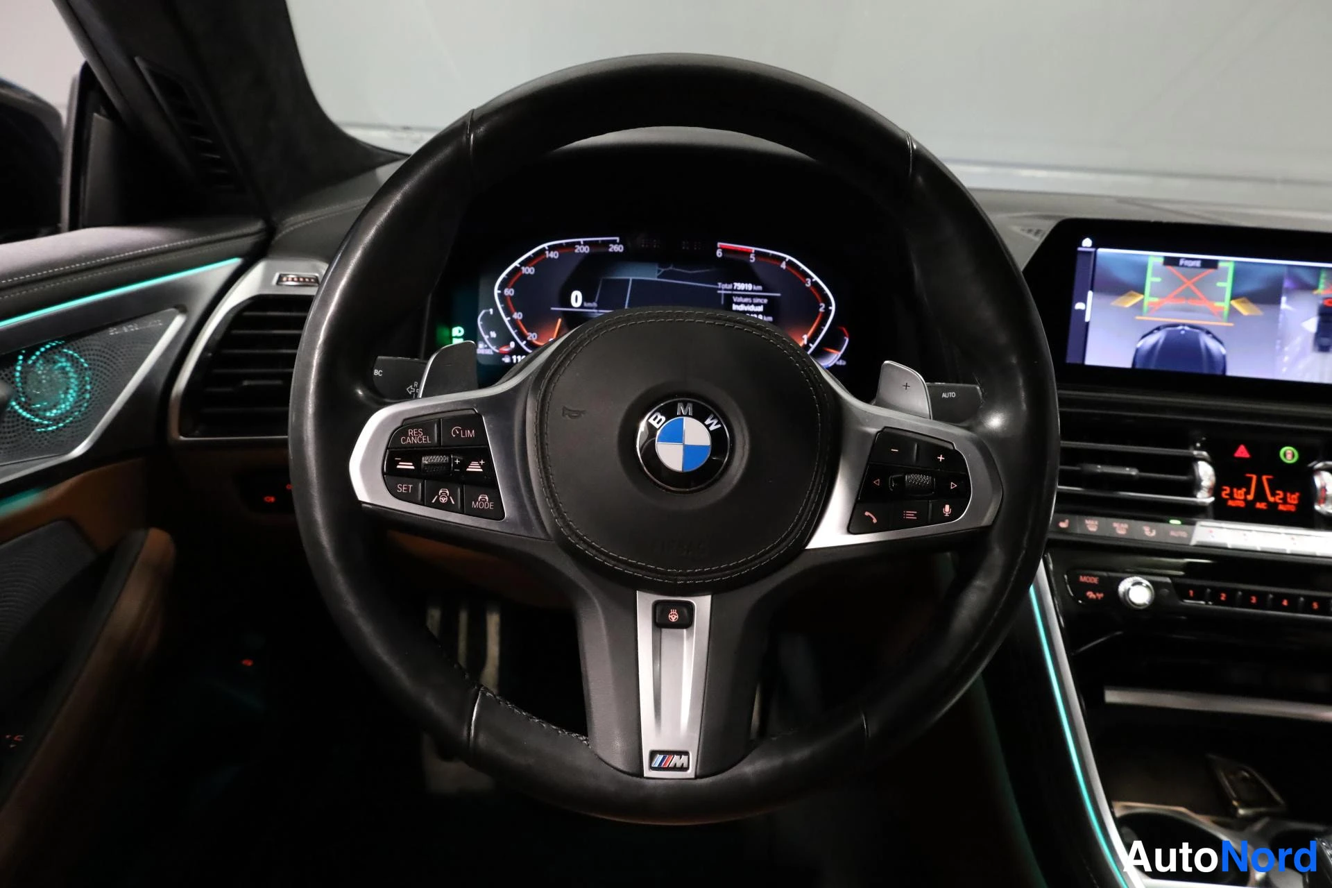 Musta BMW 840d xDrive 2019, ohjaamo, kuva 14