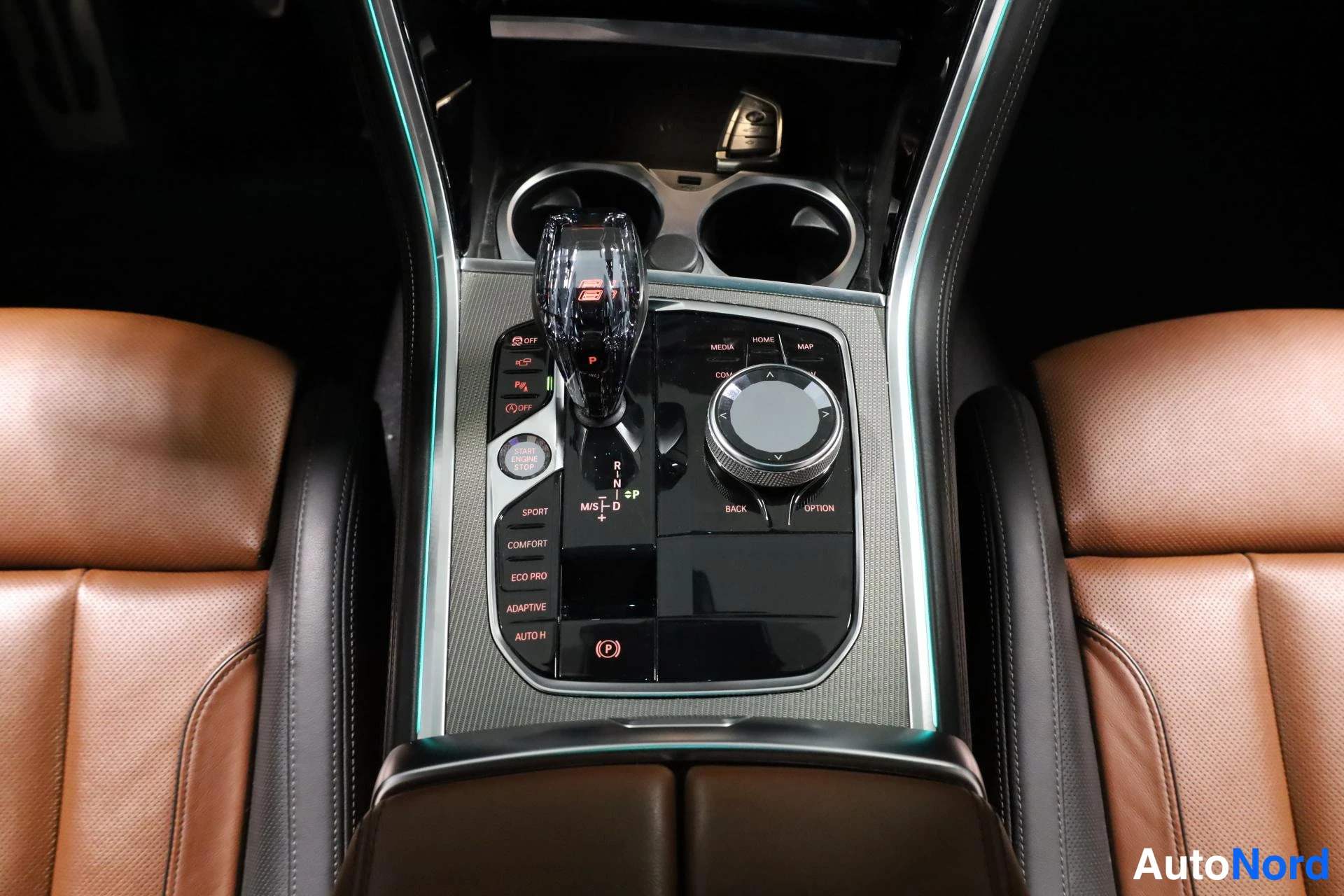Musta BMW 840d xDrive 2019, ohjaamo, kuva 15