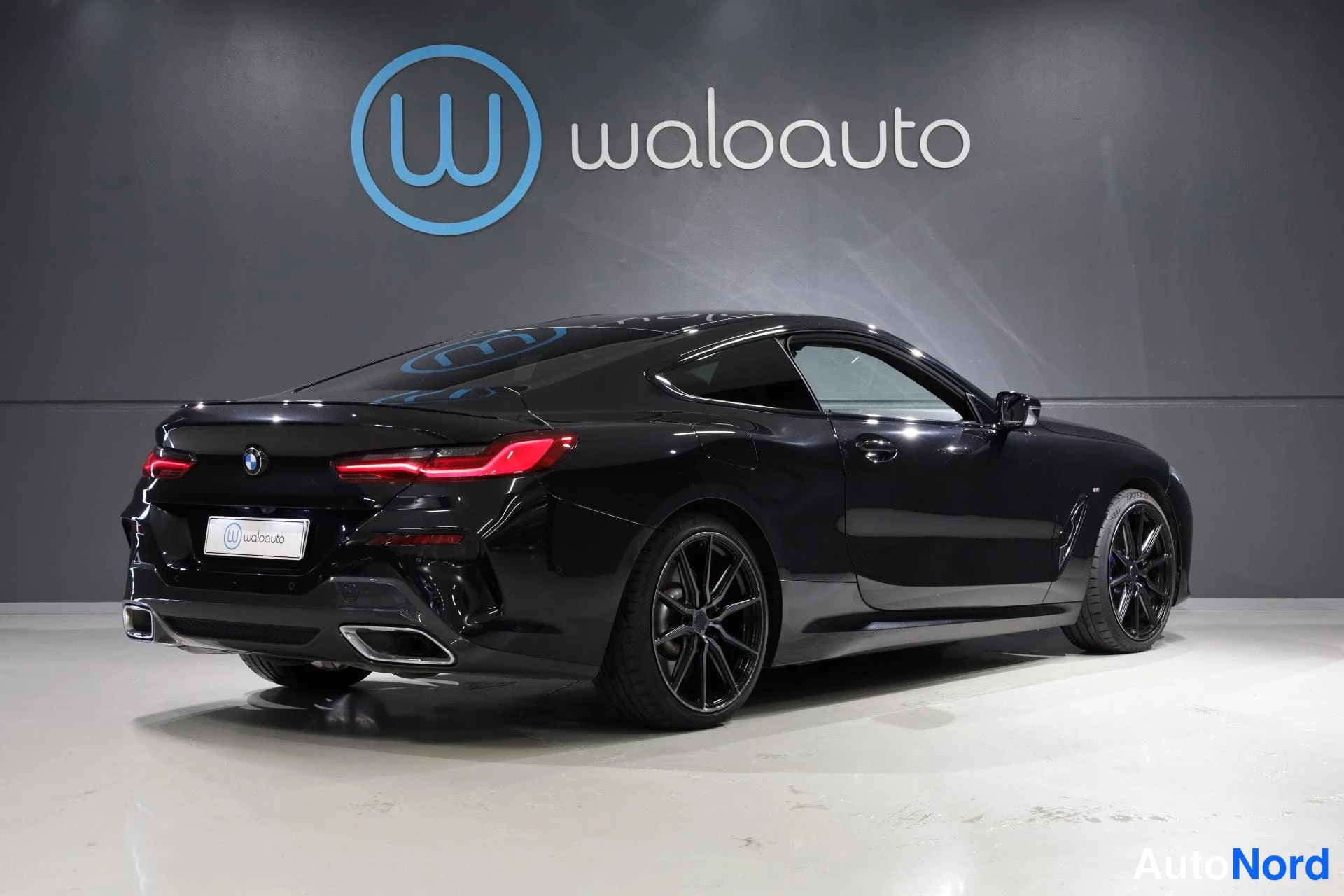 Musta BMW 840d xDrive 2019, takaviisto, kuva 7