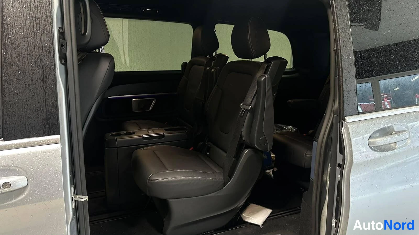 Harmaa Mercedes-Benz EQV 2024, takaistuimet, kuva 8