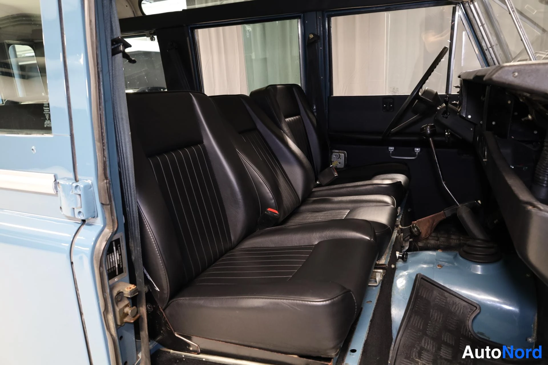 Sininen Land Rover 109 1982, etuistuimet, kuva 12