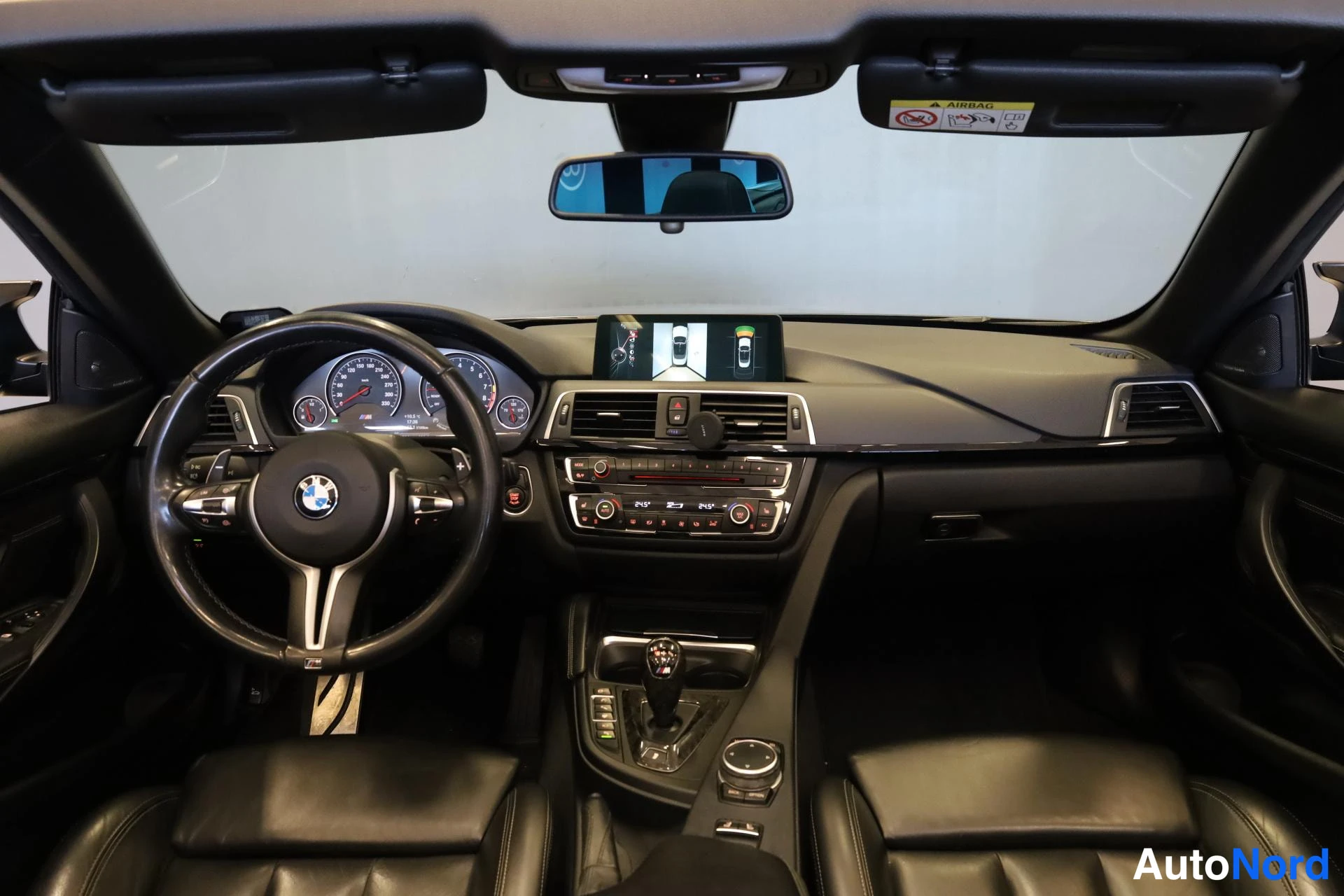 Harmaa BMW M4 2015, ohjaamo, kuva 11