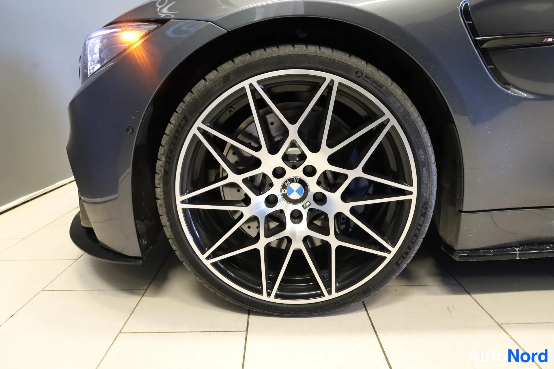 Harmaa BMW M4 2015, yksityiskohta, kuva 27