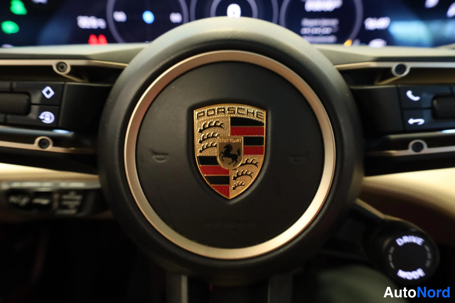 Valkoinen Porsche Taycan 2020, yksityiskohta, kuva 15