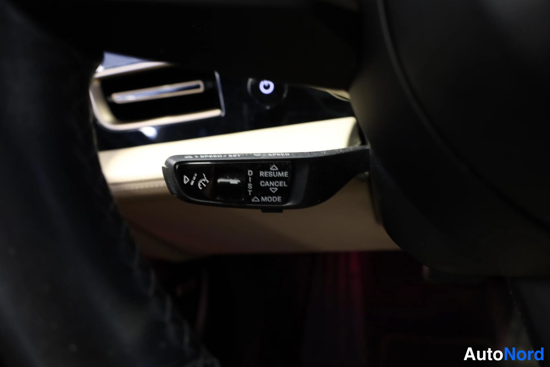 Valkoinen Porsche Taycan 2020, yksityiskohta, kuva 17