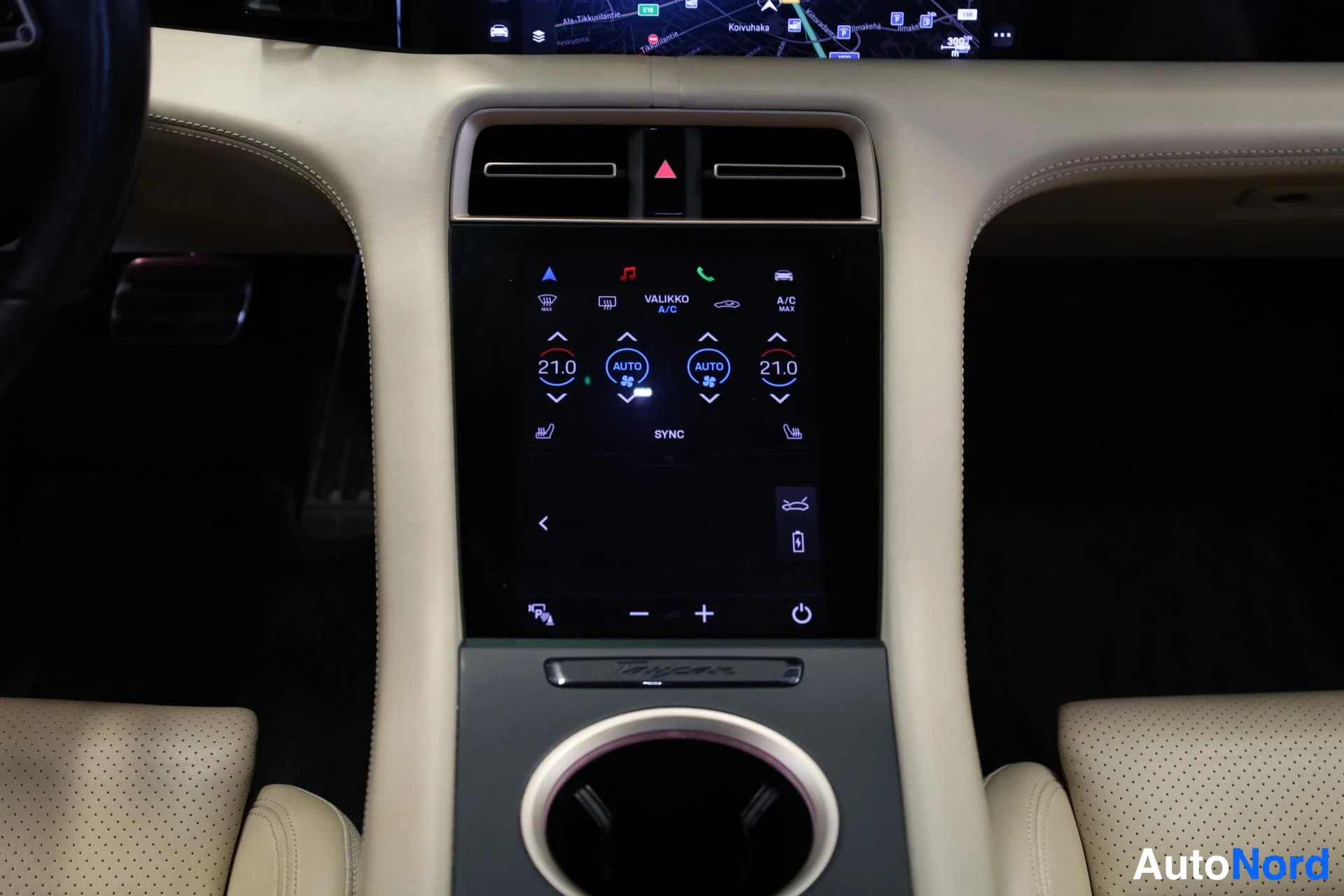 Valkoinen Porsche Taycan 2020, yksityiskohta, kuva 21