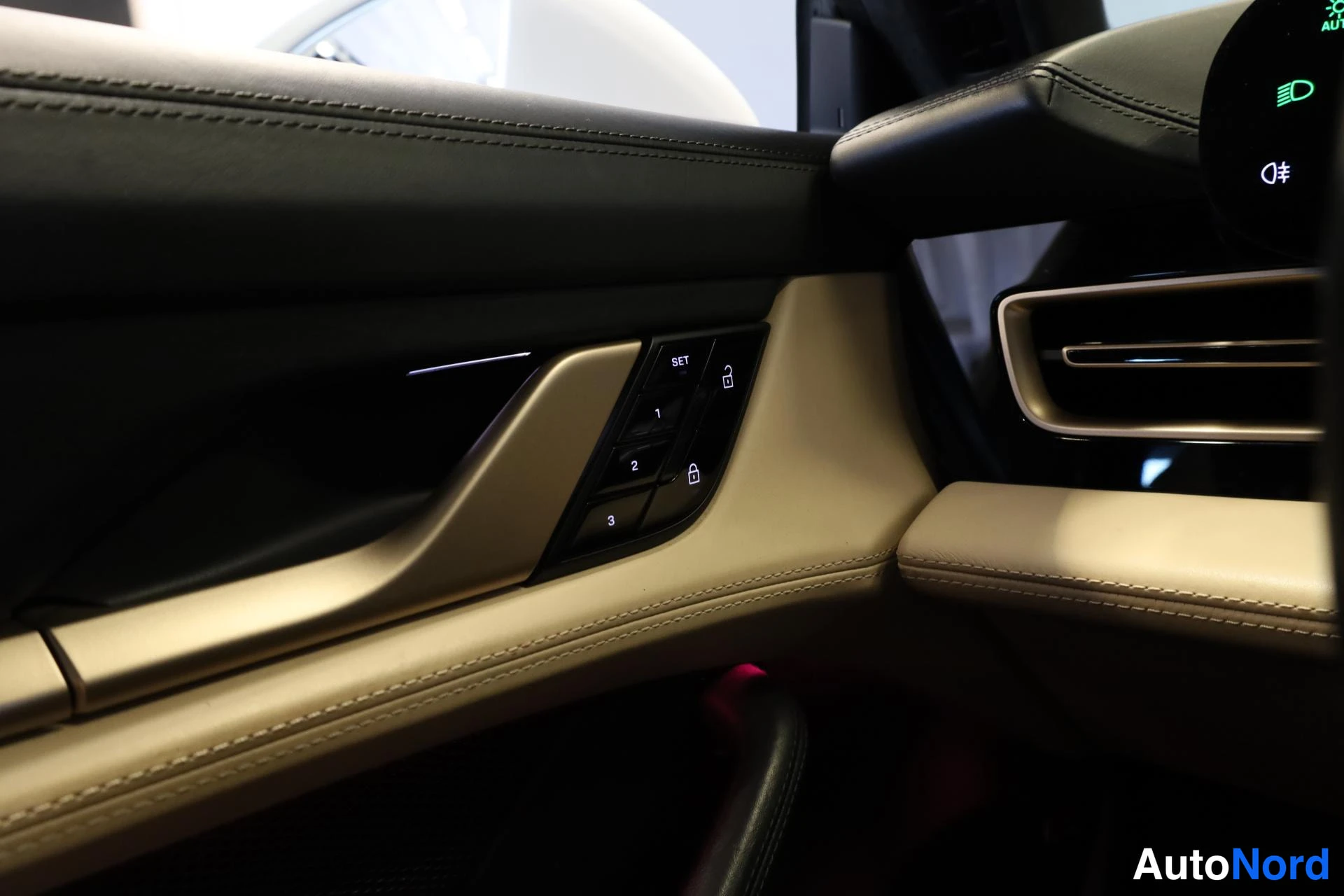 Valkoinen Porsche Taycan 2020, yksityiskohta, kuva 22