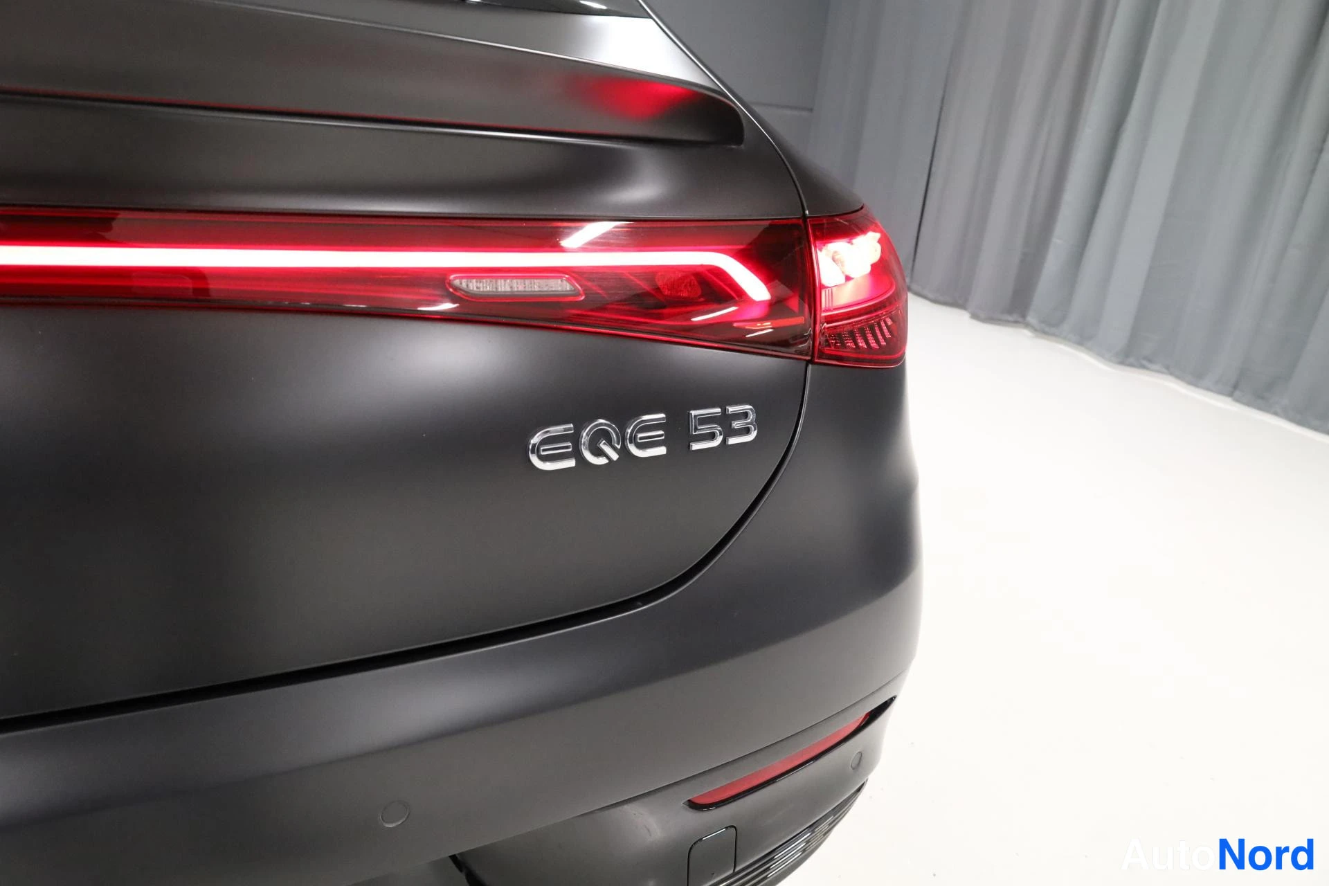 Harmaa Mercedes-Benz EQE 2023, yksityiskohta, kuva 32