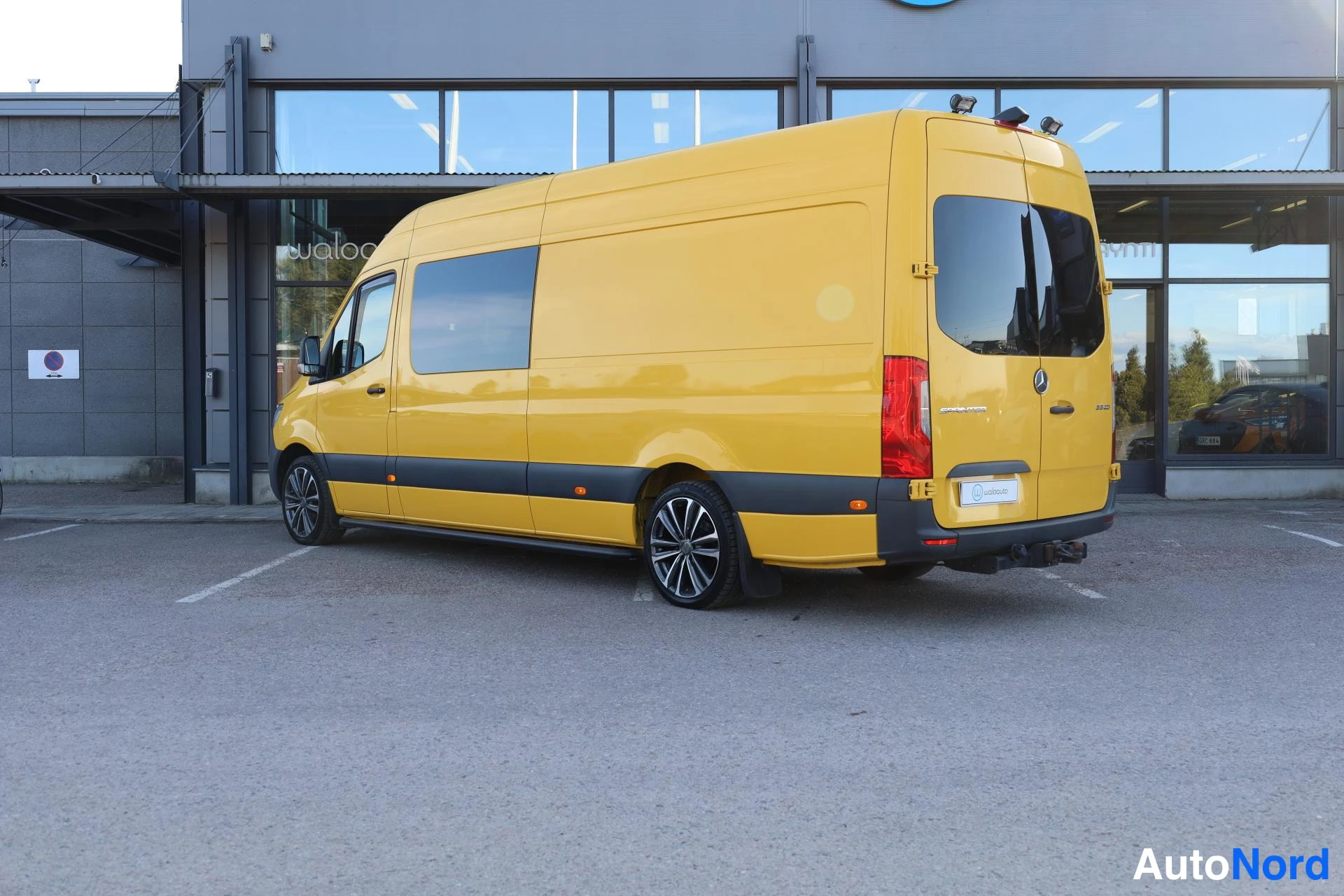 Keltainen Mercedes-Benz Sprinter 2021, takaviisto, kuva 6