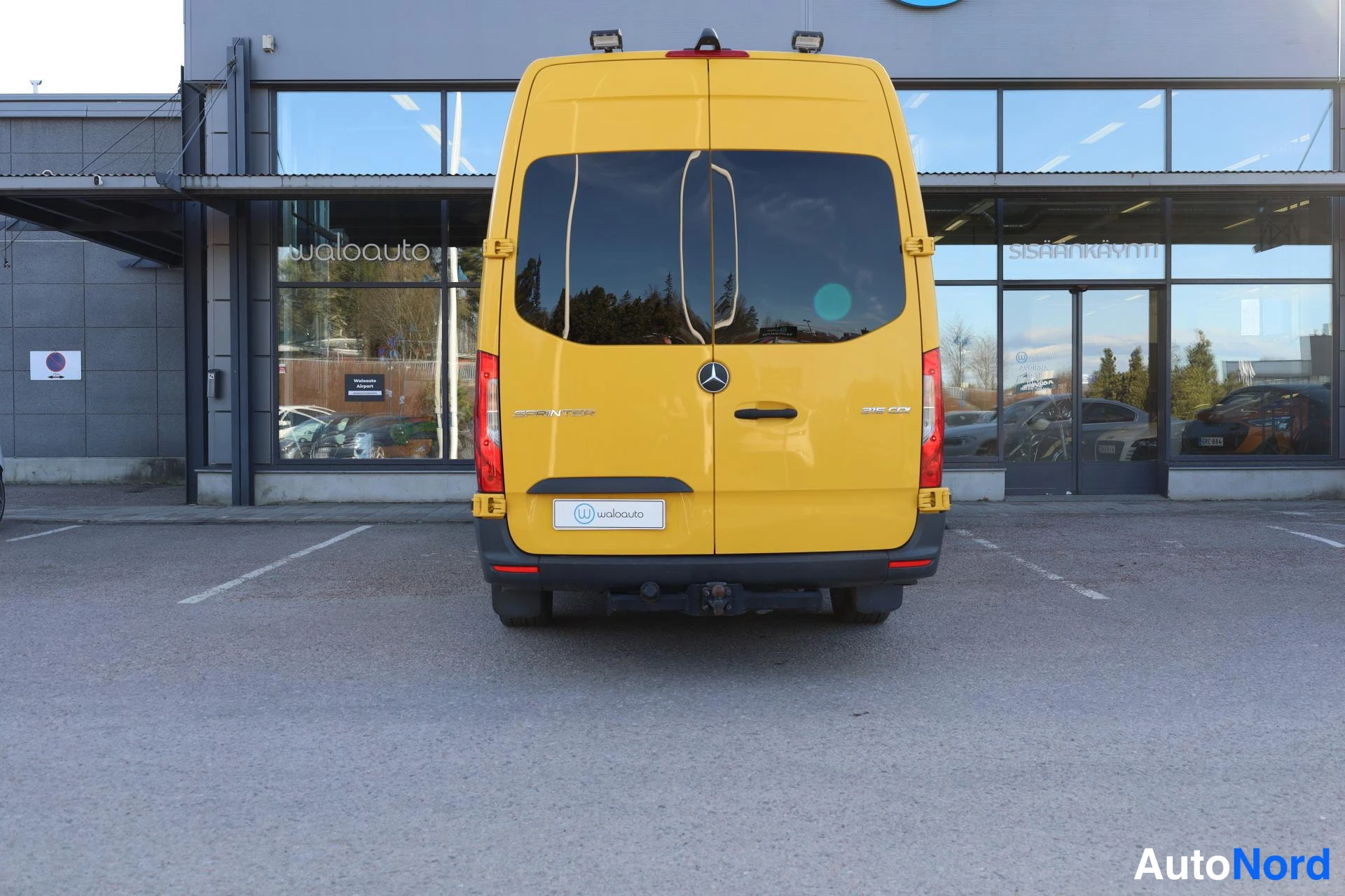 Keltainen Mercedes-Benz Sprinter 2021, takaa, kuva 8