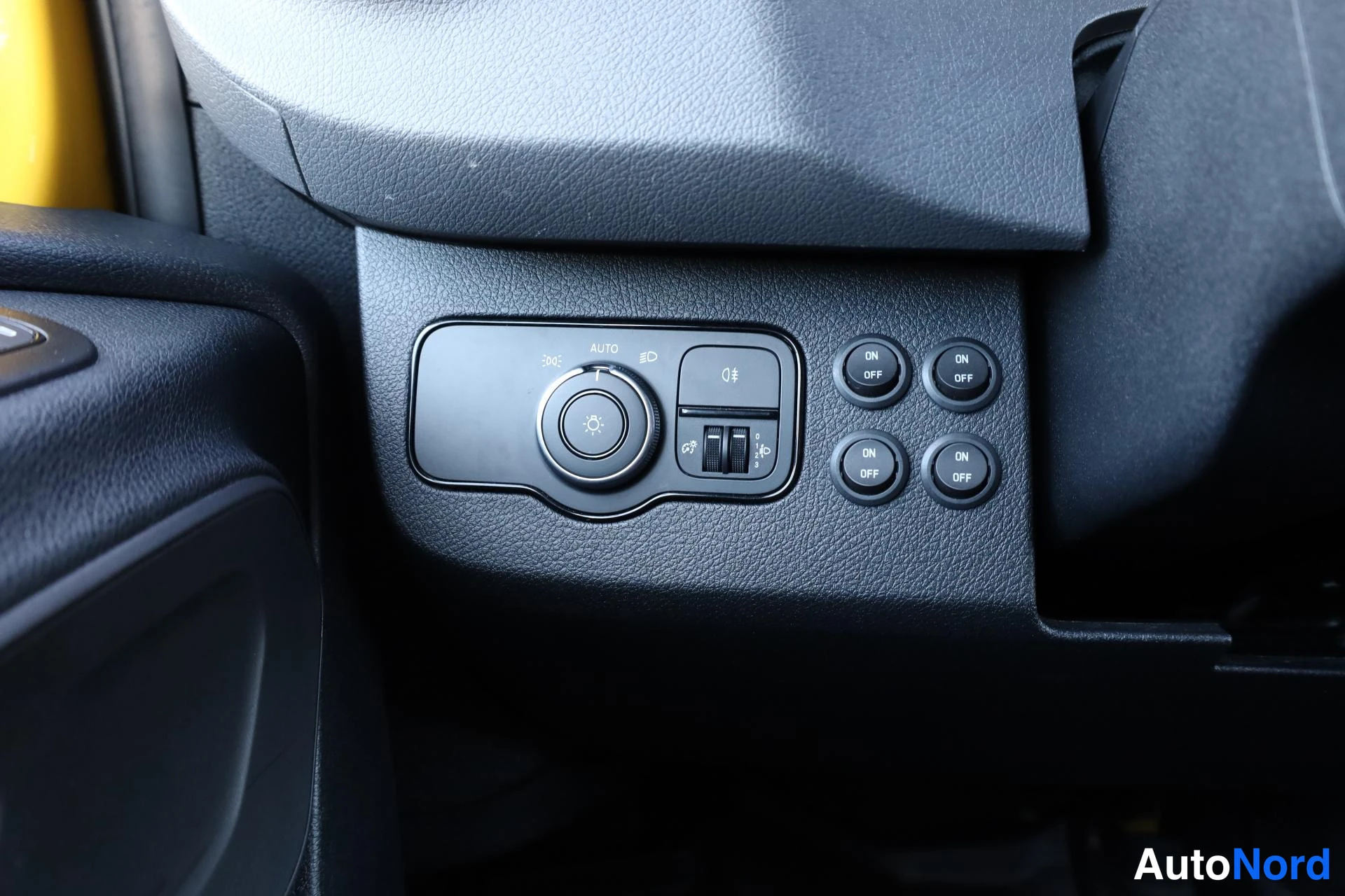 Keltainen Mercedes-Benz Sprinter 2021, yksityiskohta, kuva 25