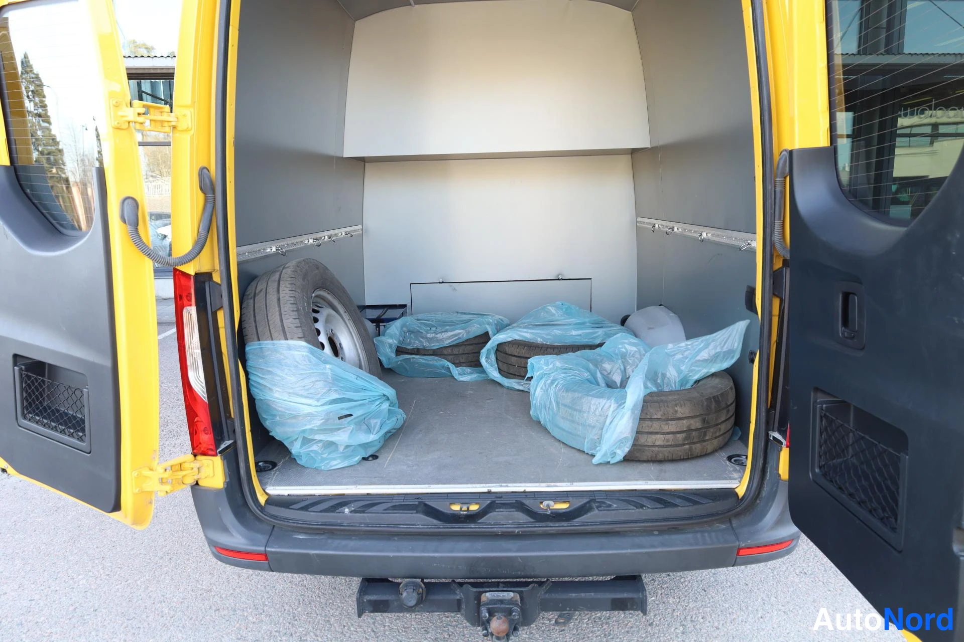 Keltainen Mercedes-Benz Sprinter 2021, tavaratila, kuva 17