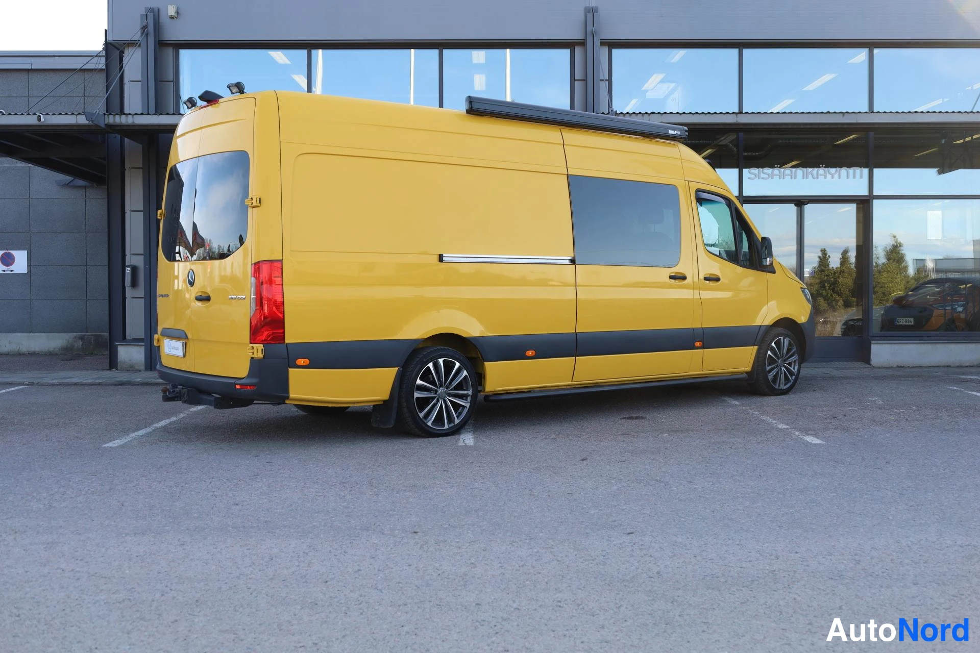 Keltainen Mercedes-Benz Sprinter 2021, takaviisto, kuva 7