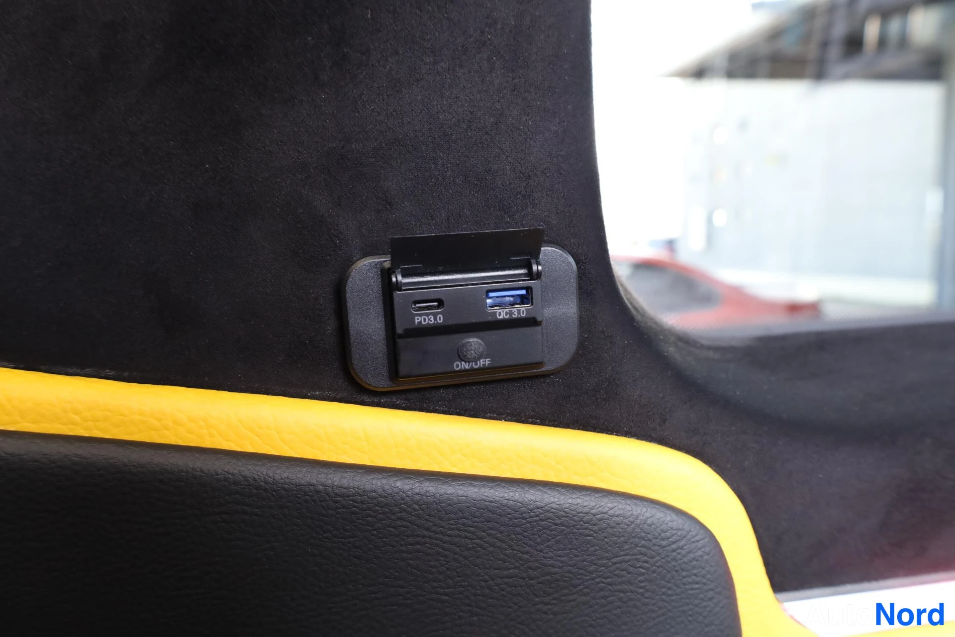 Keltainen Mercedes-Benz Sprinter 2021, yksityiskohta, kuva 33