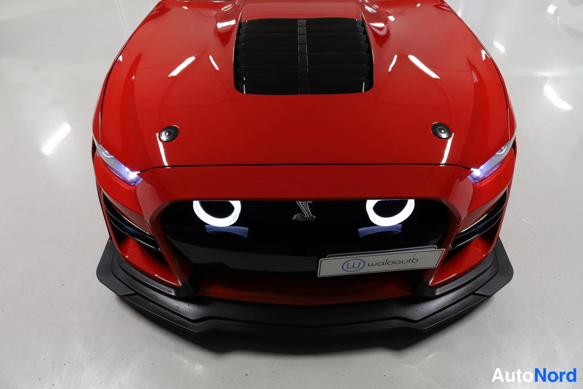 Punainen Ford Mustang 2016, edestä, kuva 7