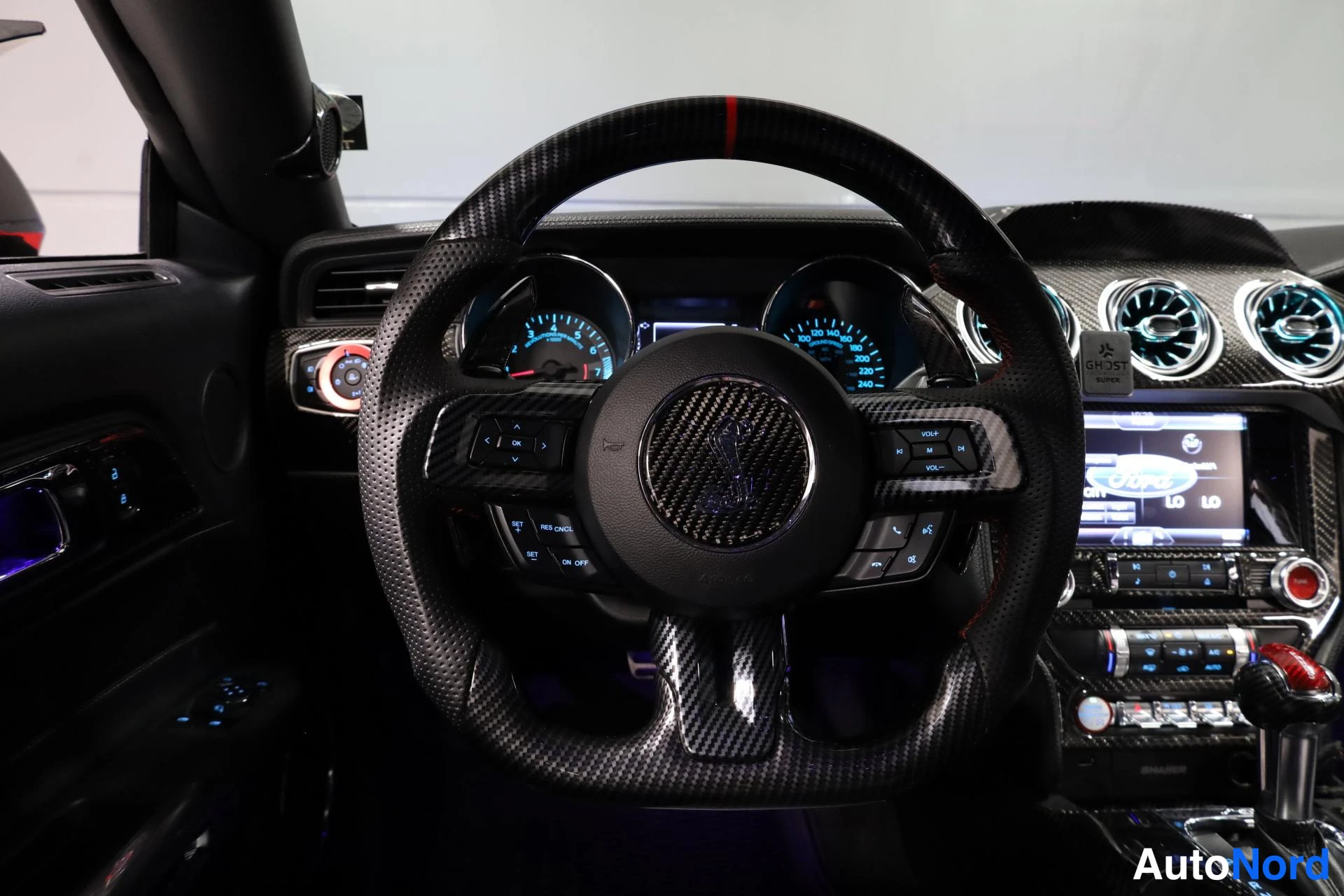 Punainen Ford Mustang 2016, yksityiskohta, kuva 30