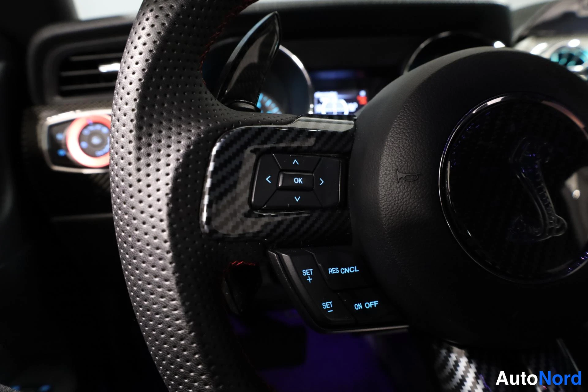 Punainen Ford Mustang 2016, yksityiskohta, kuva 21