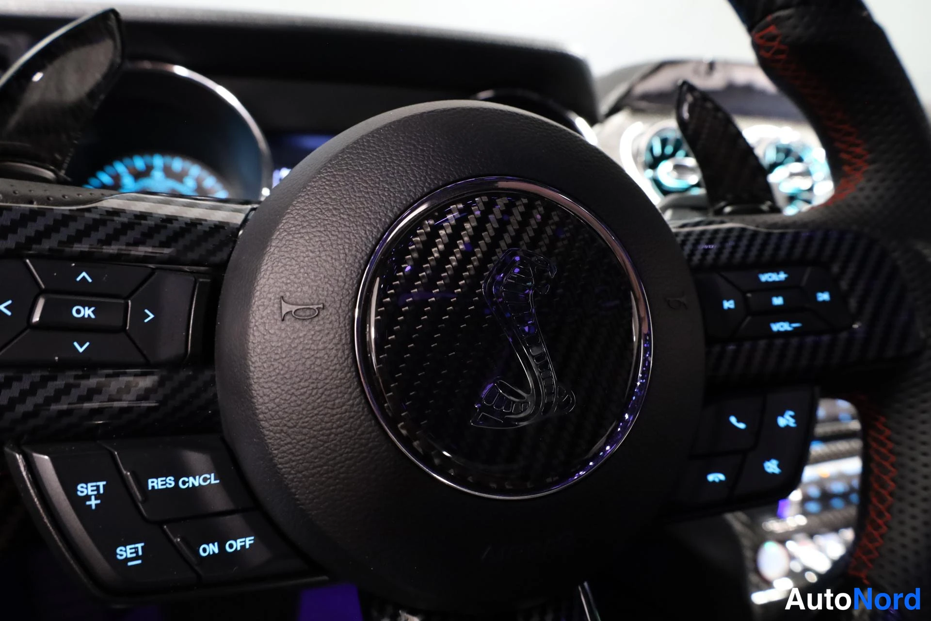 Punainen Ford Mustang 2016, yksityiskohta, kuva 22