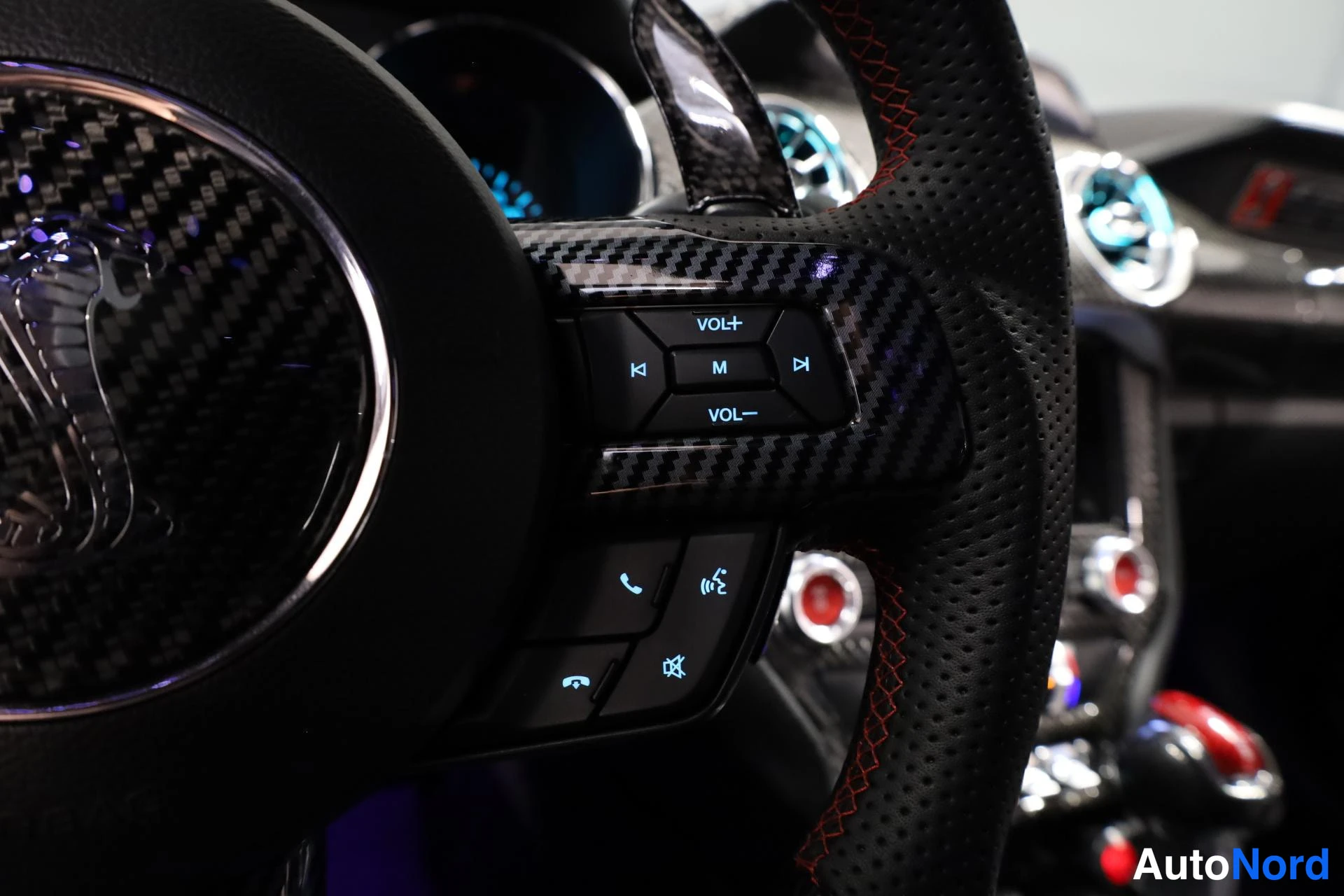Punainen Ford Mustang 2016, yksityiskohta, kuva 23