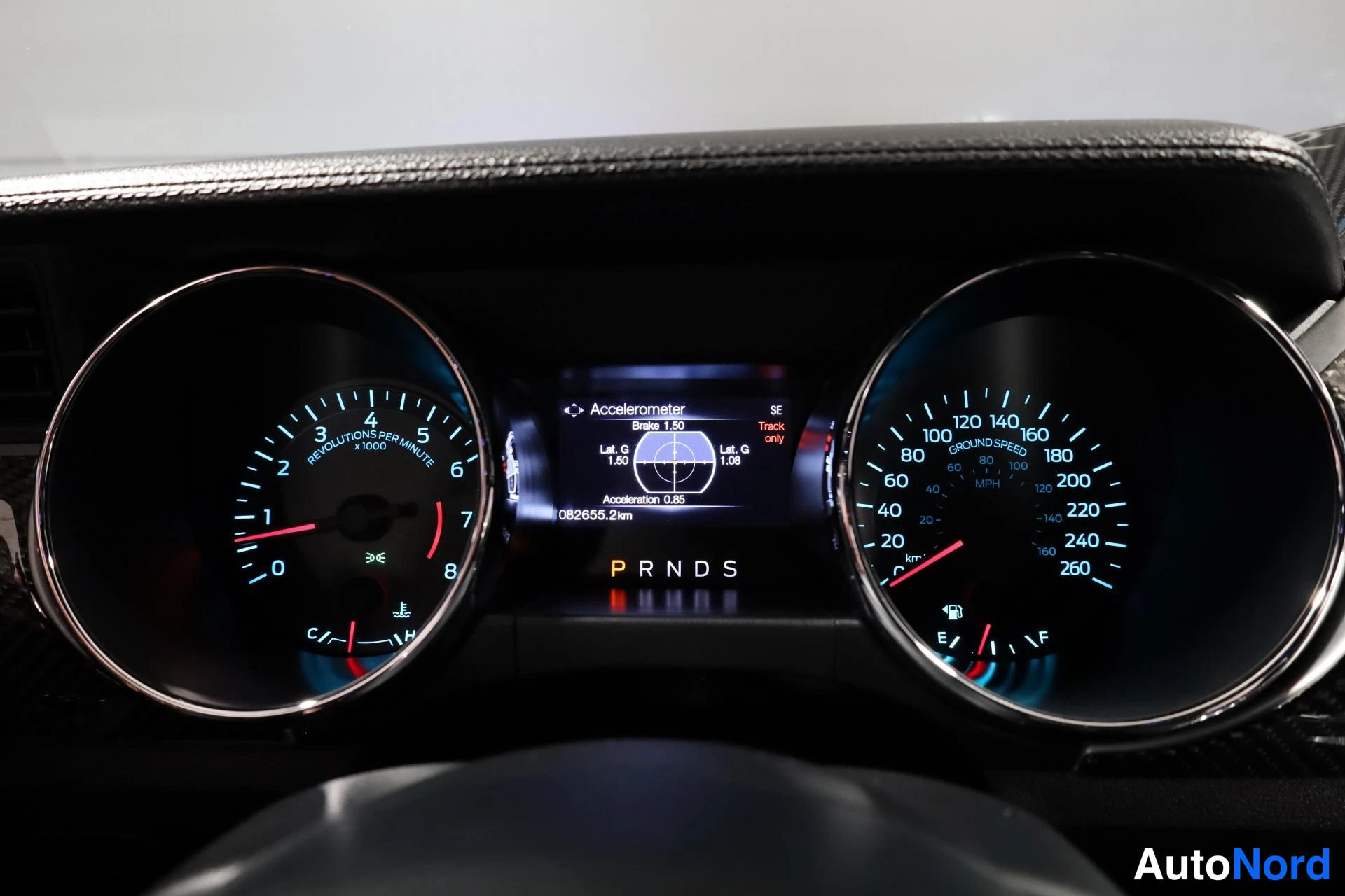 Punainen Ford Mustang 2016, yksityiskohta, kuva 24
