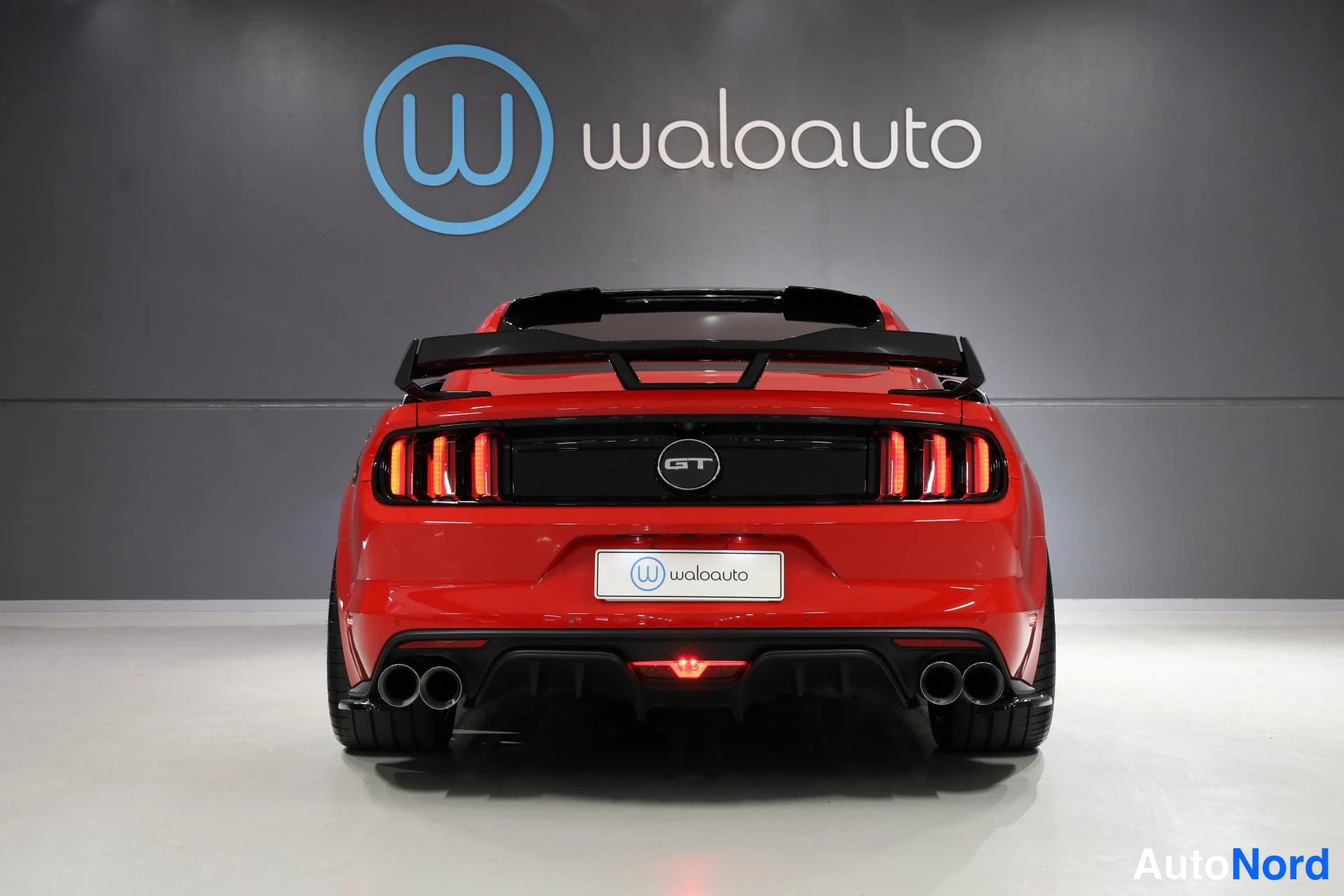 Punainen Ford Mustang 2016, takaa, kuva 12